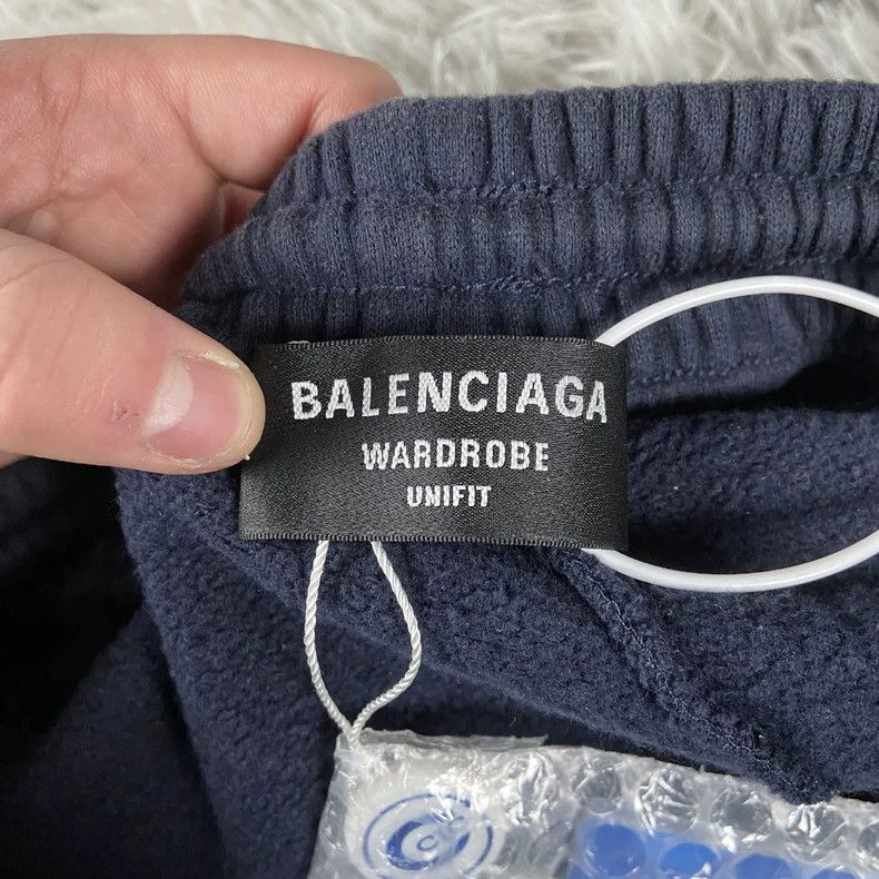 Balenciaga Balenciaga size m Manchester United embroidered trousers Size US 30 / EU 46 - 3 Thumbnail