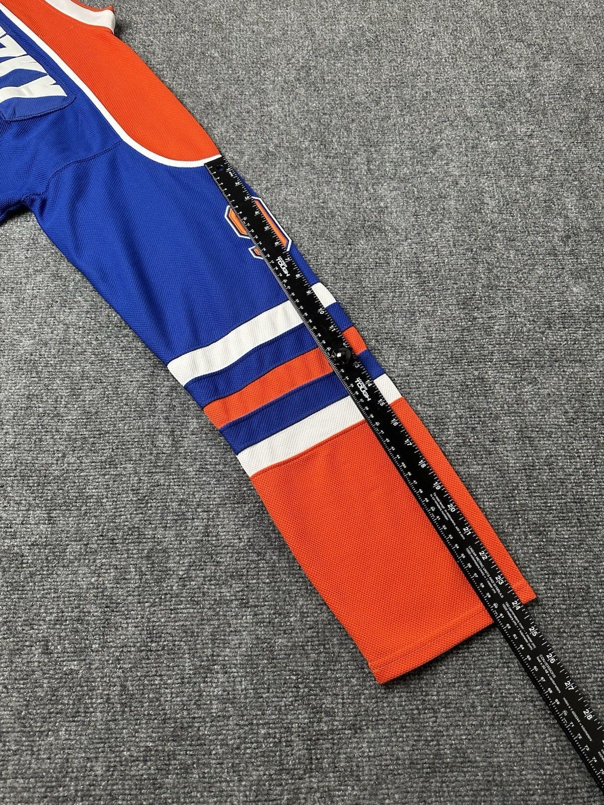NHL Mens Jersey CCM Edmonton Oilers #99 Wayne Gretzky Size 50 XL Size US XL / EU 56 / 4 - 9 Thumbnail