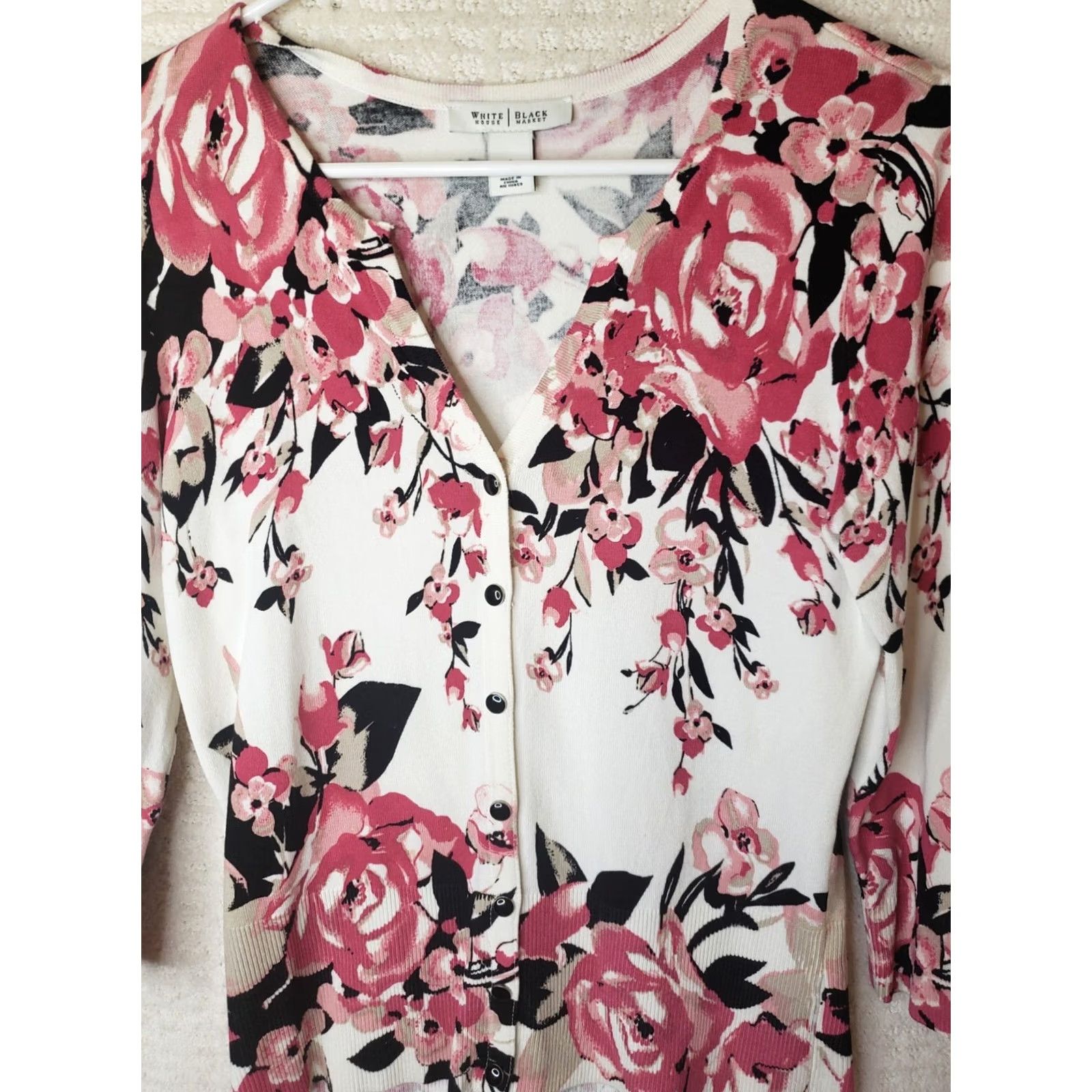 White House Black Market White House Black Market Blouse Women’s S Floral Knit V-Neck Button Long Sleeve Pink Black White Parfait Spring & Summer Casual Womens Size S / US 4 / IT 40 - 2 Thumbnail