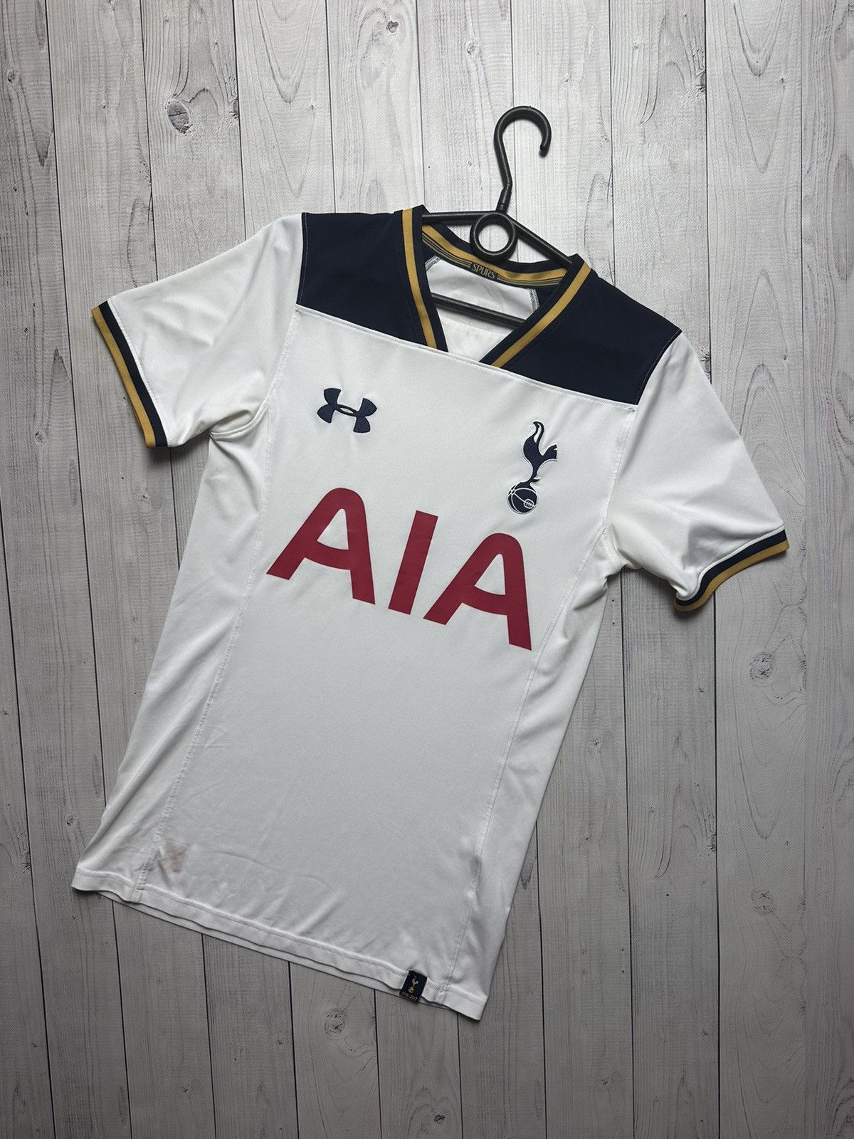 Under Armour × Vintage Vintage under armour Tottenham soccer jersey Spurs Xs Size US XS / EU 42 / 0 - 1 Thumbnail