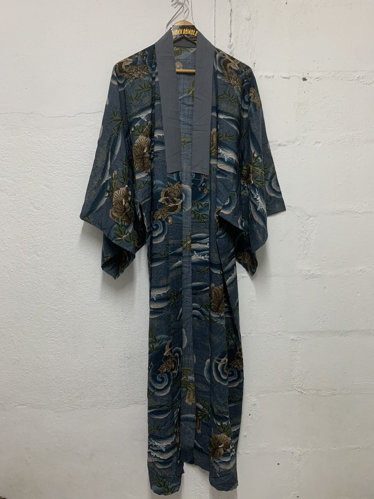Vintage ANTIQUE WOOL DRAGON & TIGER DESIGN JUBAN KIMONO Size US L / EU 52-54 / 3 - 1 Thumbnail