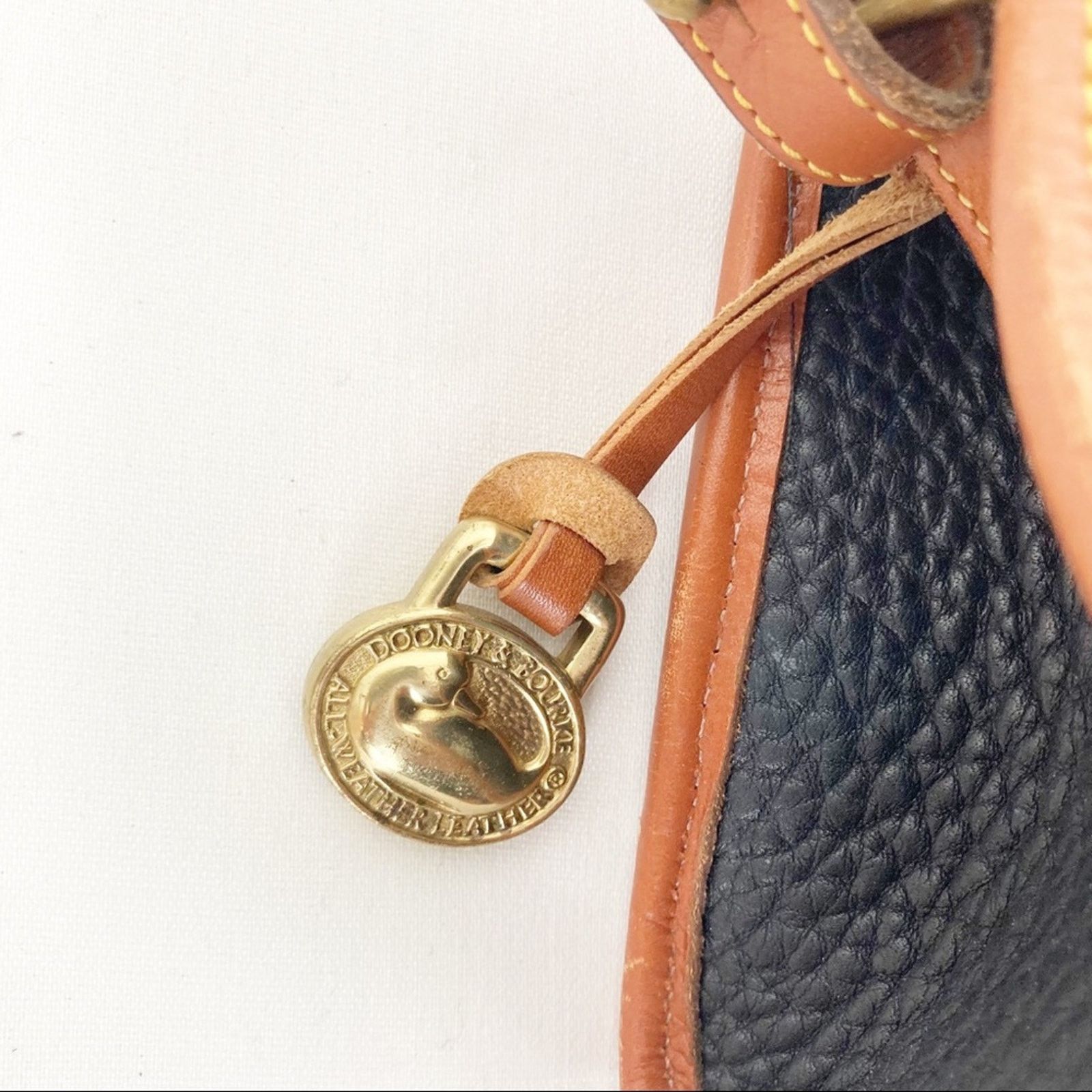 Dooney & Bourke Vintage dooney and bourke black leather crossbody Size ONE SIZE - 7 Thumbnail