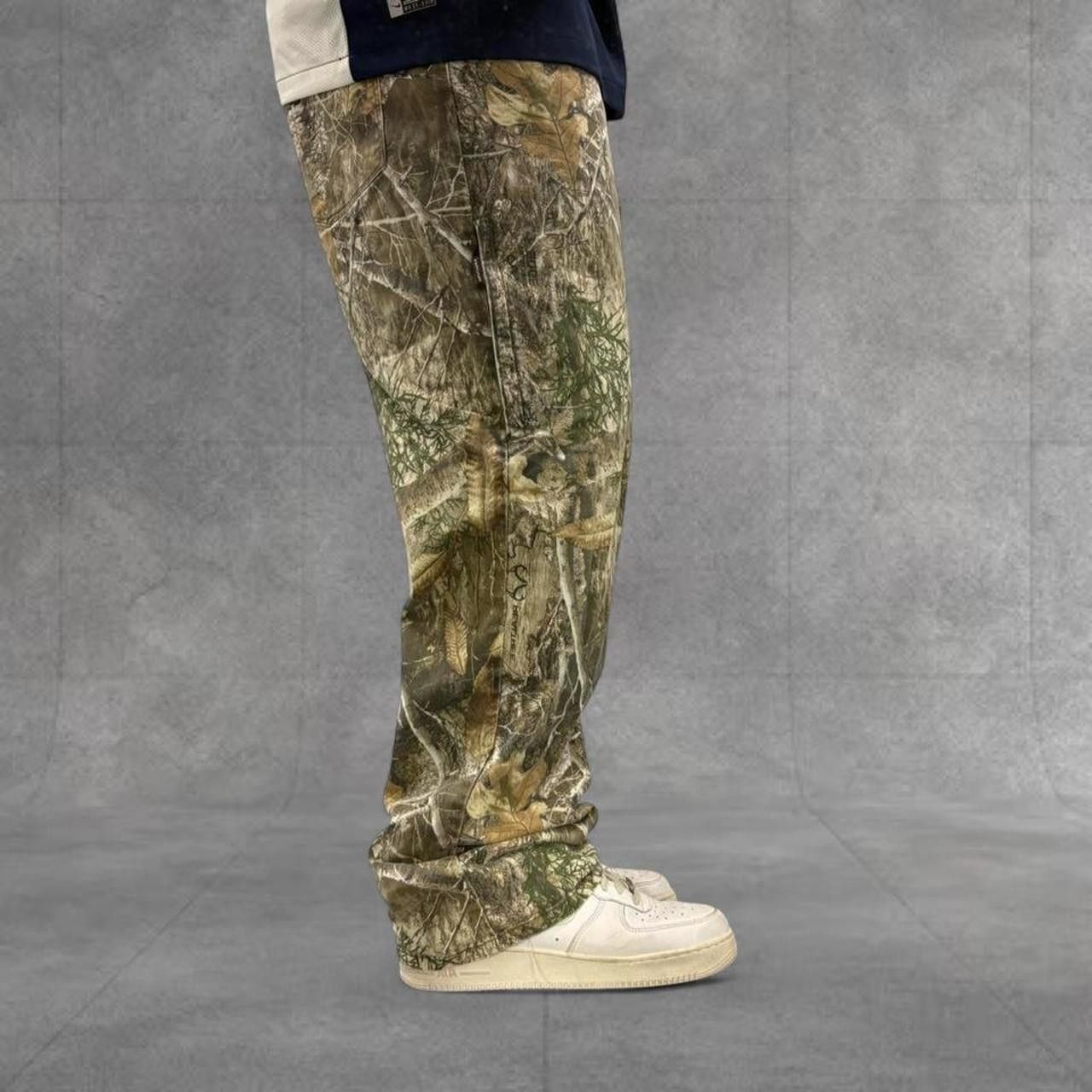 Realtree Crazy Vintage Y2K 2000s Baggy RealTree Real Camo Streetwear Outdoor Skater Style Denim Jeans! Size US 38 / EU 54 - 1 Thumbnail
