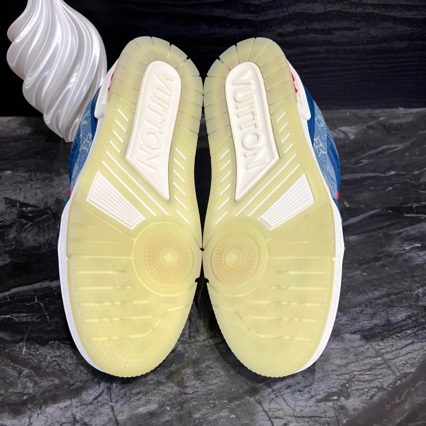 Louis Vuitton LV Denim Trainer China Exclusive Near New 38.5 Size US 7.5 / IT 37.5 - 5 Thumbnail