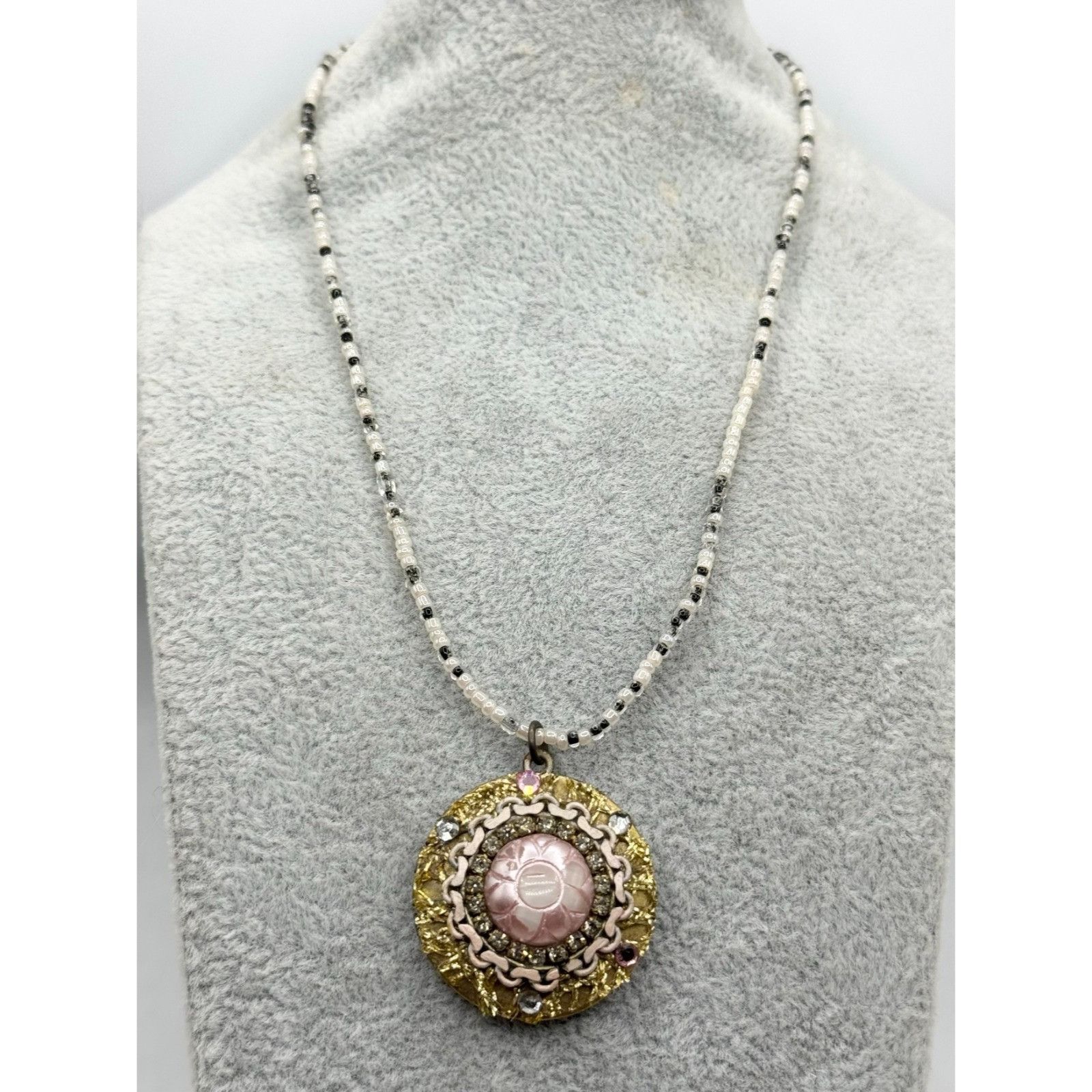 Vintage Vintage beaded rhinestone locket necklace Size ONE SIZE - 1 Thumbnail