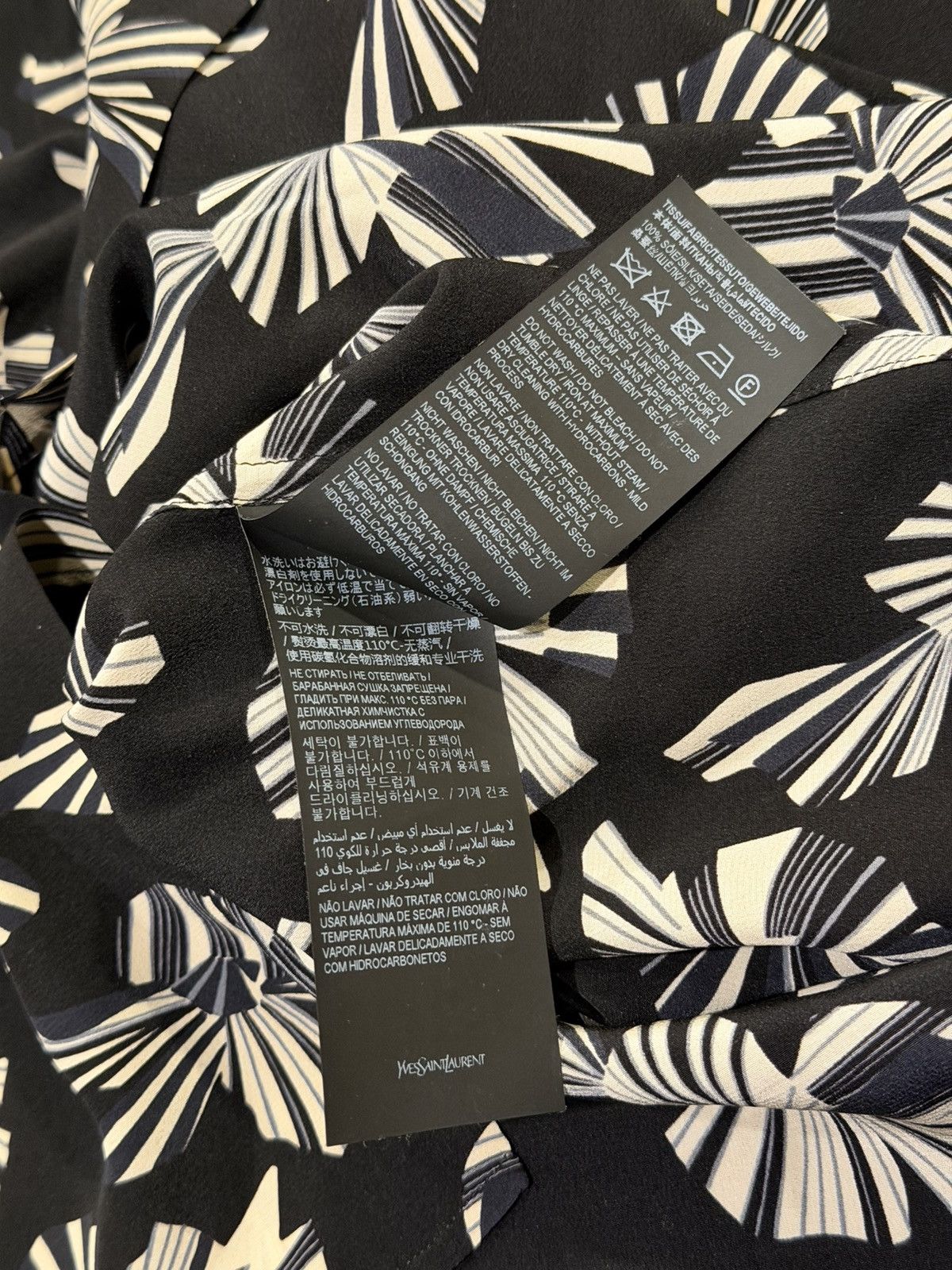 Saint Laurent Paris Saint Laurent Paris Imprime Fleur Origami Print Black Shirt Size US L / EU 52-54 / 3 - 14 Thumbnail