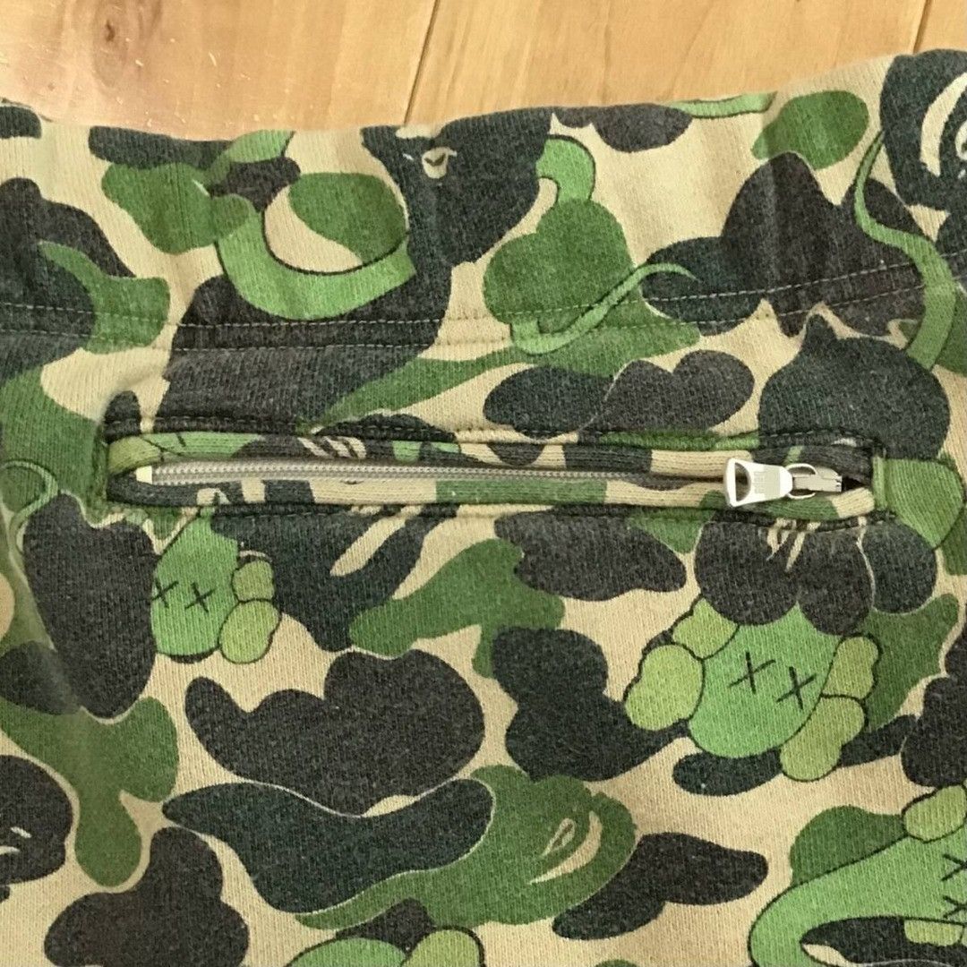 Bape × Kaws BAPE × KAWS Bendy ABC Camo Green Sweat Shorts NIGO ★size S Size US 30 / EU 46 - 6 Thumbnail