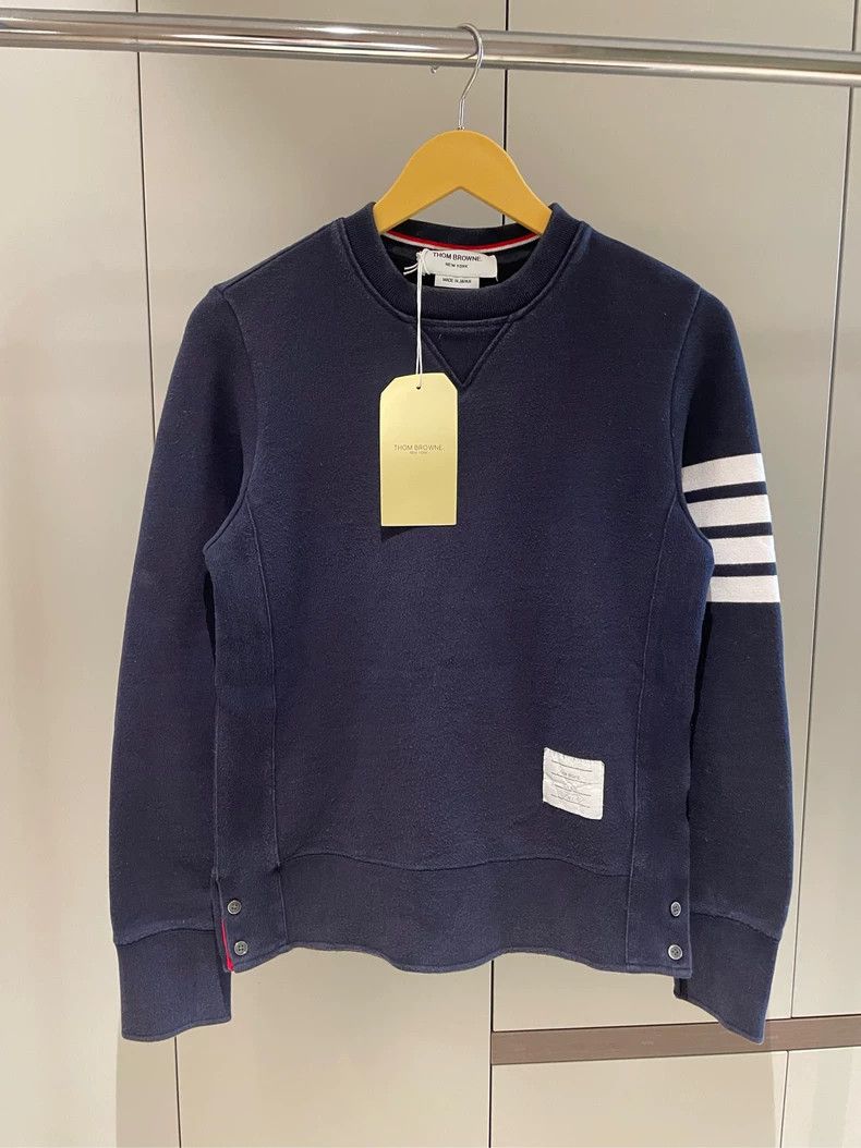 Thom Browne Thom browne Dark blue classic four-striped round-neck sweat Size US S / EU 44-46 / 1 - 1 Thumbnail
