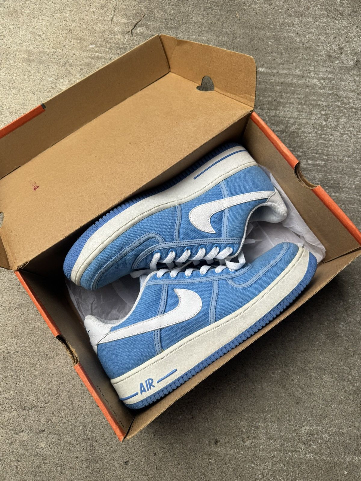 Nike 2003 NIKE AIR FORCE 1 LOW “UNIVERSITY UNC BLUE CANVAS” Size US 9 / EU 42 - 8 Thumbnail