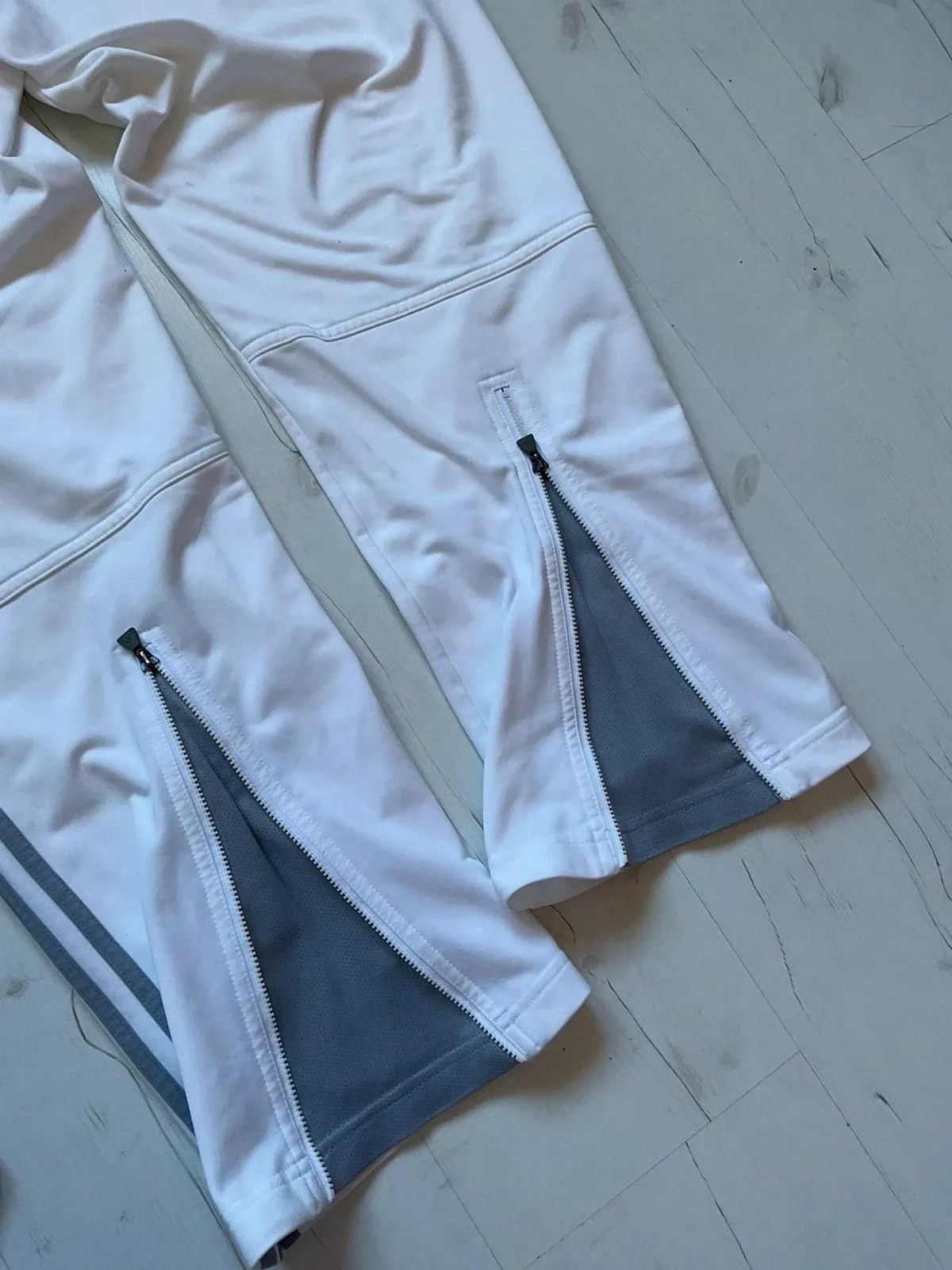 Adidas OG Adidas White Grey Pants Track Pants Open Zip Legs Vintage Size US 32 / EU 48 - 3 Thumbnail