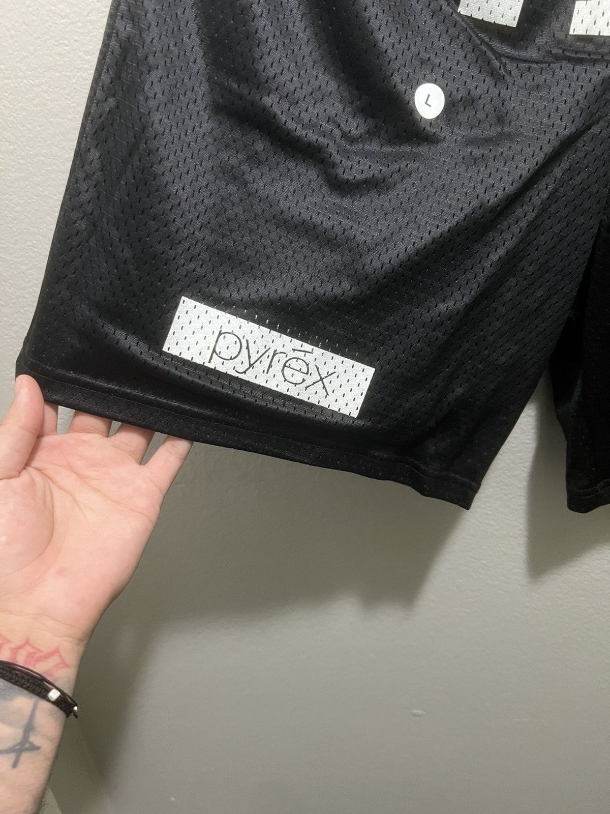 DENIM TEARS × Pyrex Vision Pyrex x denim tear shorts Size US 34 / EU 50 - 4 Thumbnail