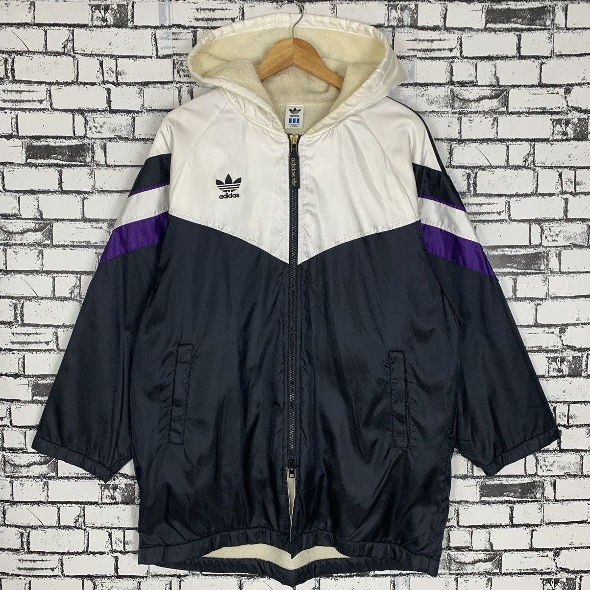 Adidas Adidas Back Print Big Logo Windbreaker Size M / US 6-8 / IT 42-44 - 1 Thumbnail