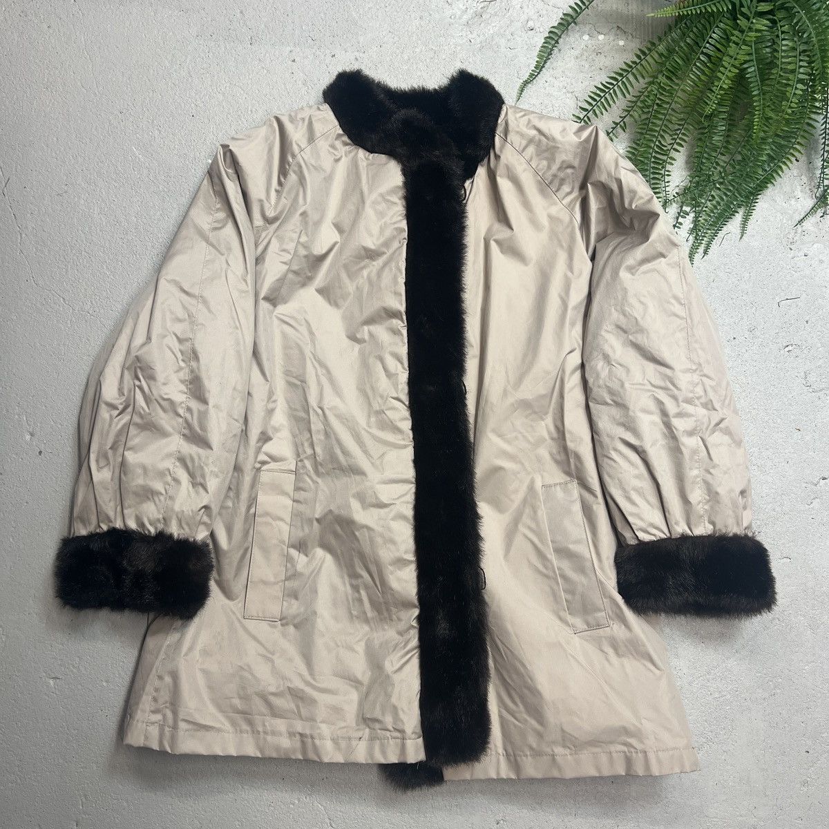 Kanye West × Yeezy Yeezy Kanye West Sample Reversible Fur Jacket 1/1 Size US L / EU 52-54 / 3 - 2 Thumbnail