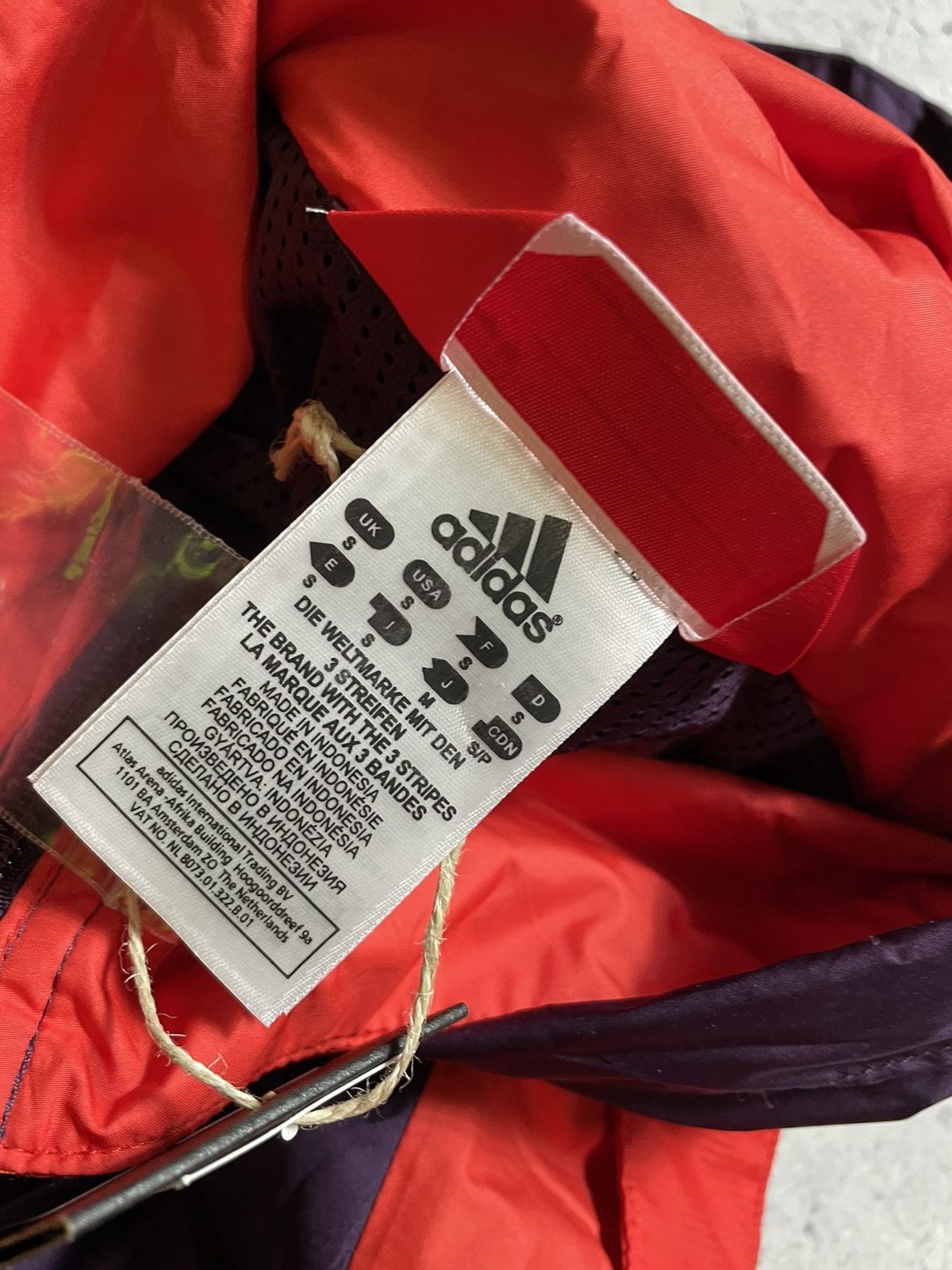 Adidas New Adidas London 2012 Big Logo Y2K Nylon Jacket Size US S / EU 44-46 / 1 - 12 Thumbnail