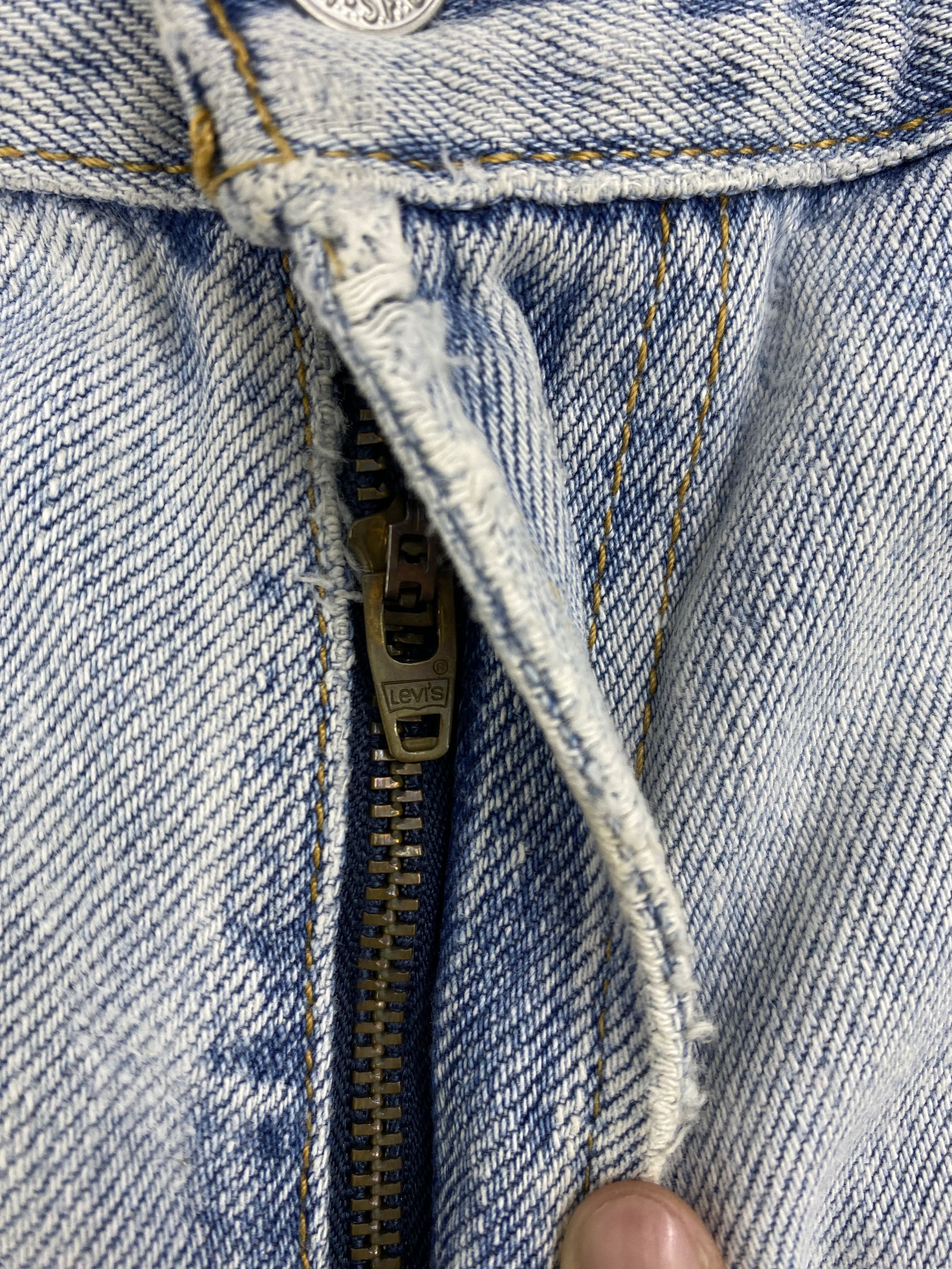 Levi's × Vintage Distressed Vintage Levis 550 Light Blue Washed Jeans Size US 31 - 13 Thumbnail