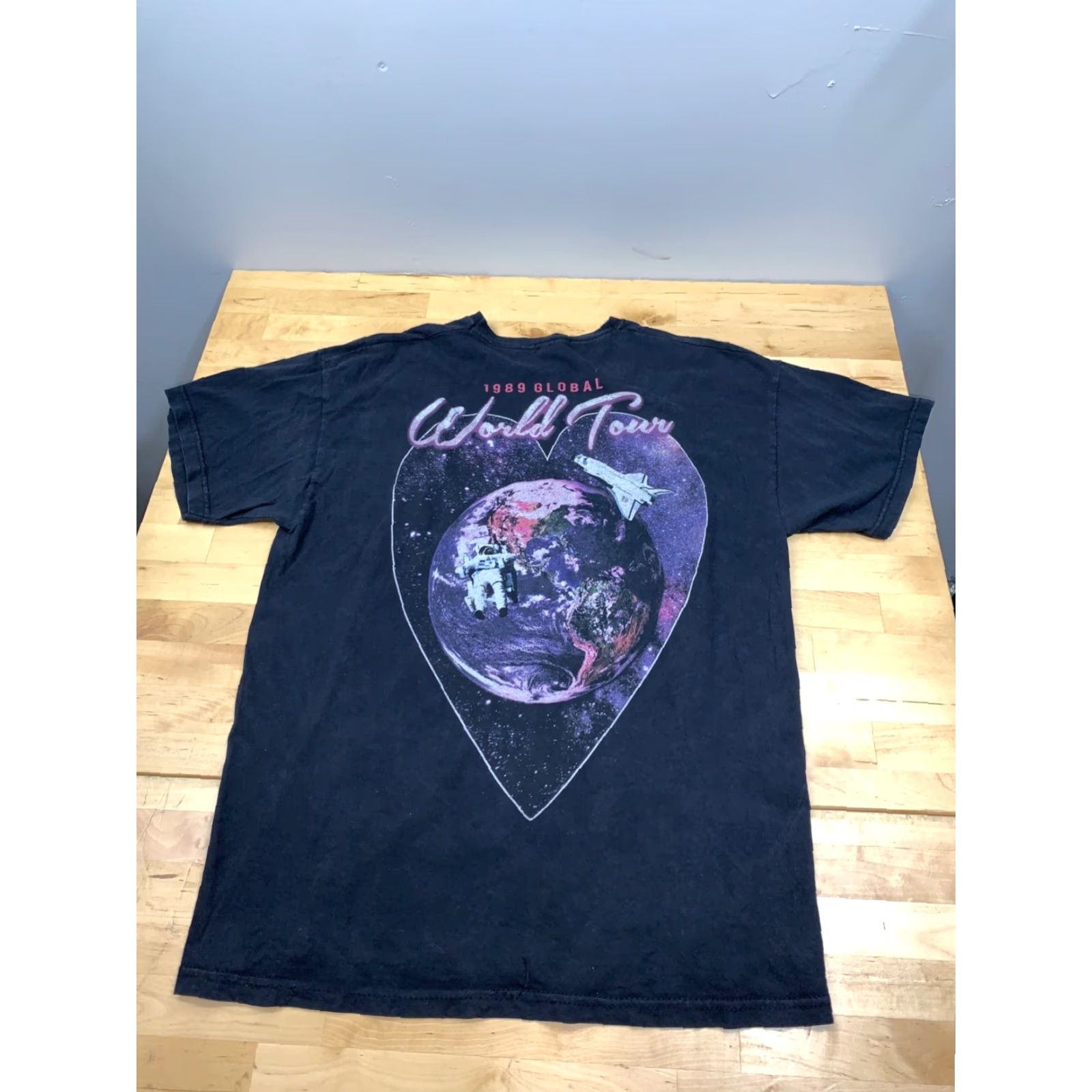 Vintage 1989 Global World Tour T Shirt Black Short Sleeve Men L Band Unbranded Casual Music 5711 Size US L / EU 52-54 / 3 - 3 Thumbnail