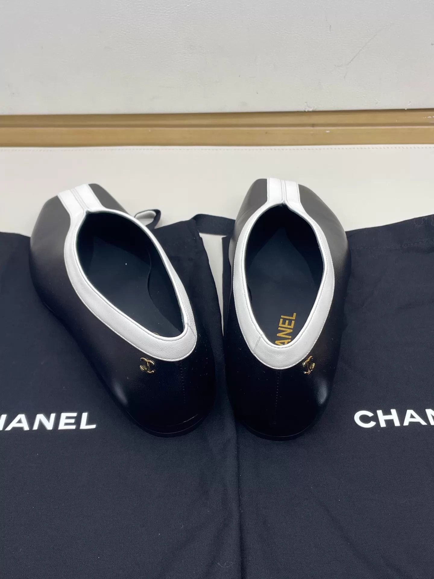 Chanel Chanel 26 Square Toe Slip-On Flat Shoes 36.5 Size US 6 / IT 36 - 4 Thumbnail