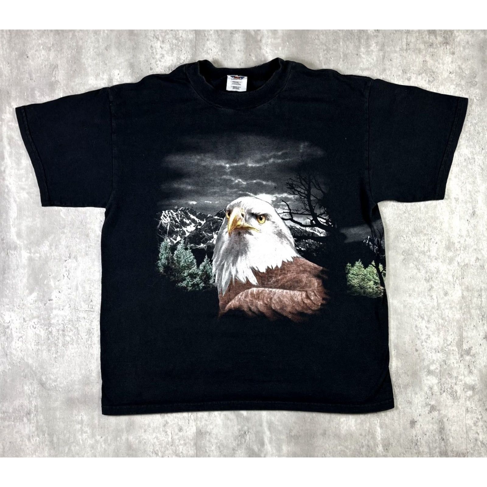 Vintage VINTAGE Bald Eagle Nature T Shirt Black Wrap Around AOP Animal Print L 90s Mens Size US L / EU 52-54 / 3 - 2 Thumbnail