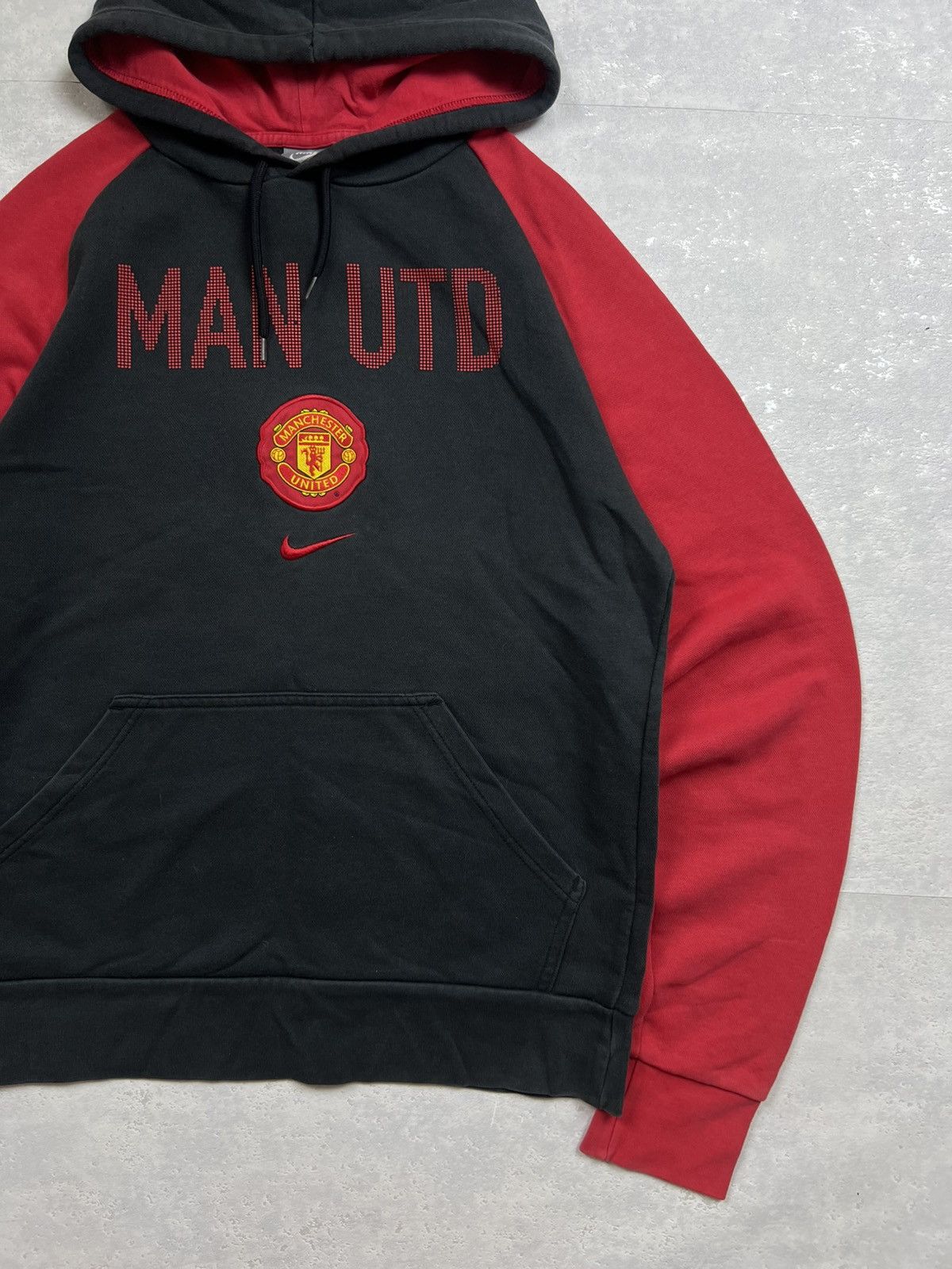 Nike 00s Nike Manchester United Central Swoosh Vintage Y2K Hoodie Size US M / EU 48-50 / 2 - 3 Thumbnail