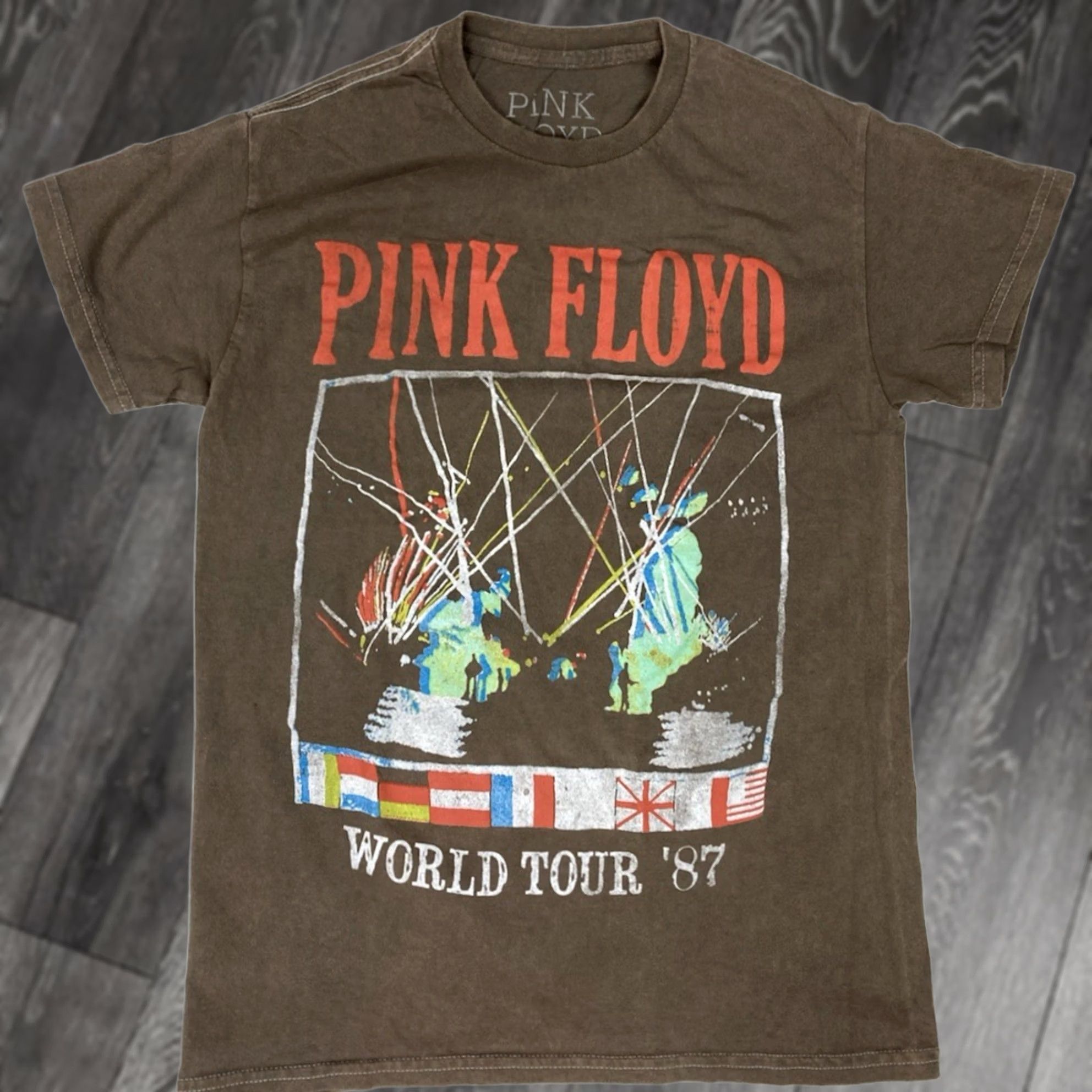 Vintage VINTAGE Pink Floyd World Tour 87 Graphic T-shirt Women Small Brown Short Sleeve Music Size S / US 4 / IT 40 - 1 Thumbnail
