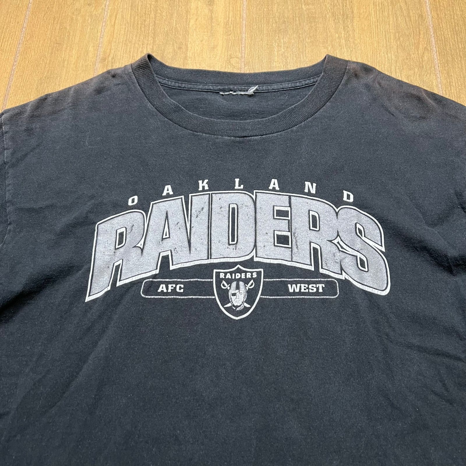 Vintage Y2K Oakland Raiders NFL 2000s T-shirt Mens Size M/L loose Size US L / EU 52-54 / 3 - 1 Thumbnail