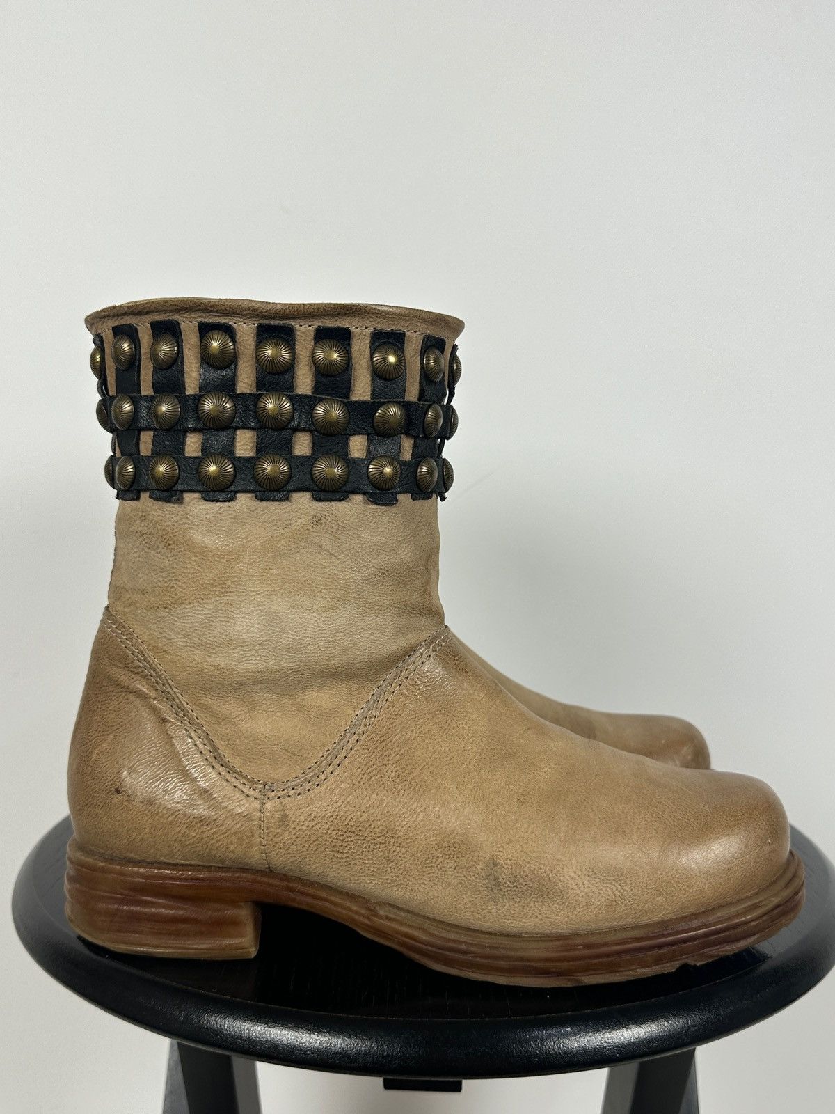 A.S.98 A.S.98. Airstep Beige Leather Studded Biker Ankle Boots Size US 7 / IT 37 - 2 Thumbnail
