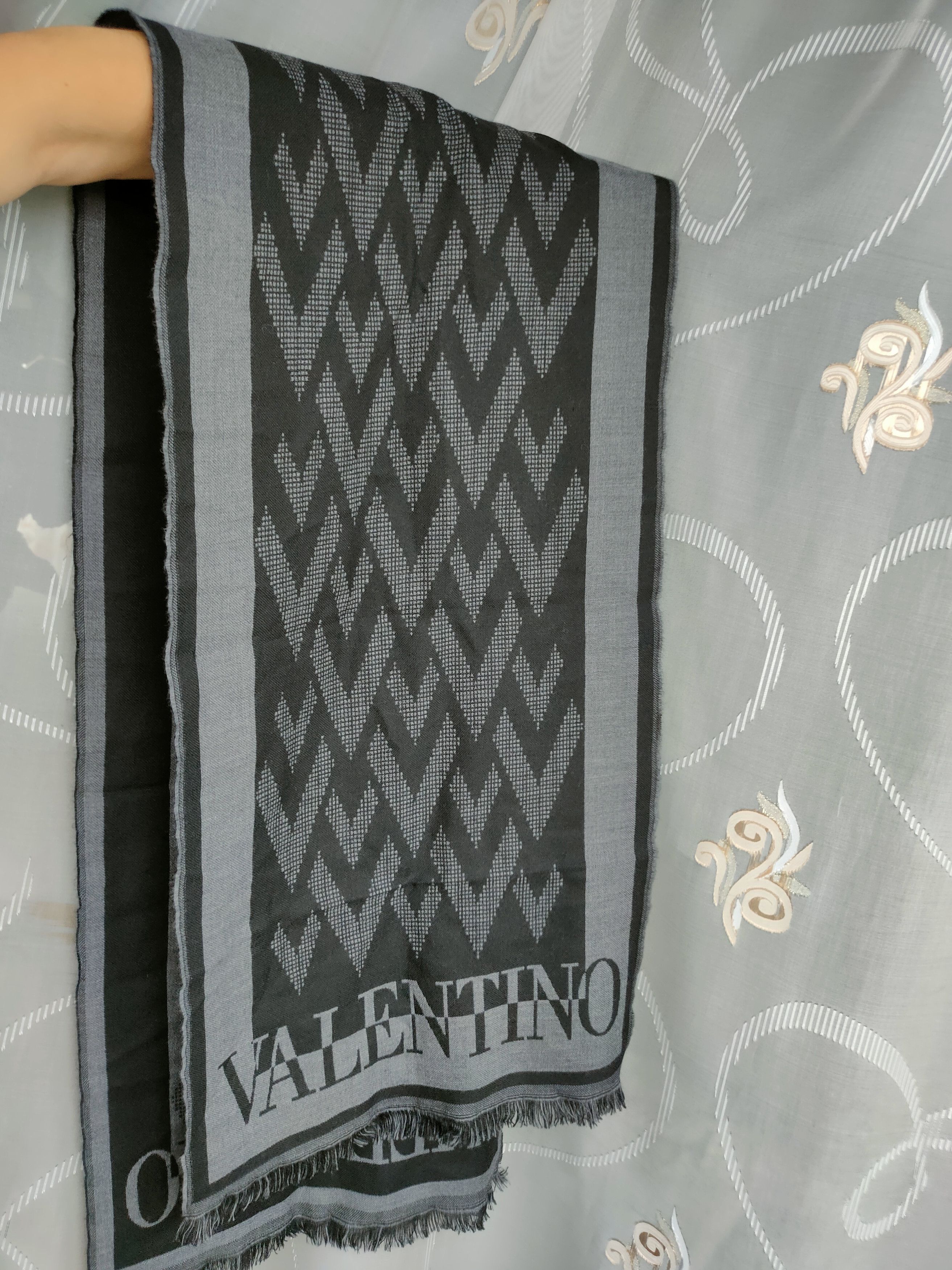 Valentino Valentino scarf cape scarf Valentino shawl handkerchief Size ONE SIZE - 2 Thumbnail