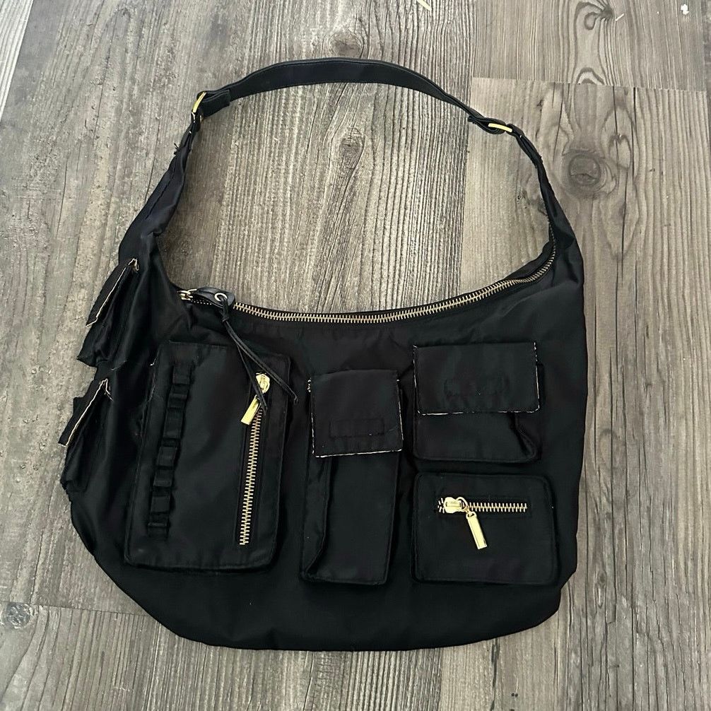 Other no brand black satin look cargo hand bag gold hardware Size ONE SIZE - 1 Thumbnail