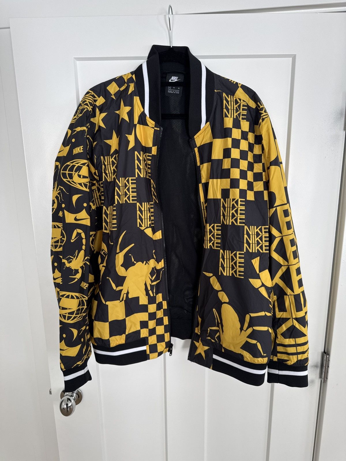 Nike Nike Sportswear Scorpion All Over Print Jacket Size US XL / EU 56 / 4 - 1 Thumbnail