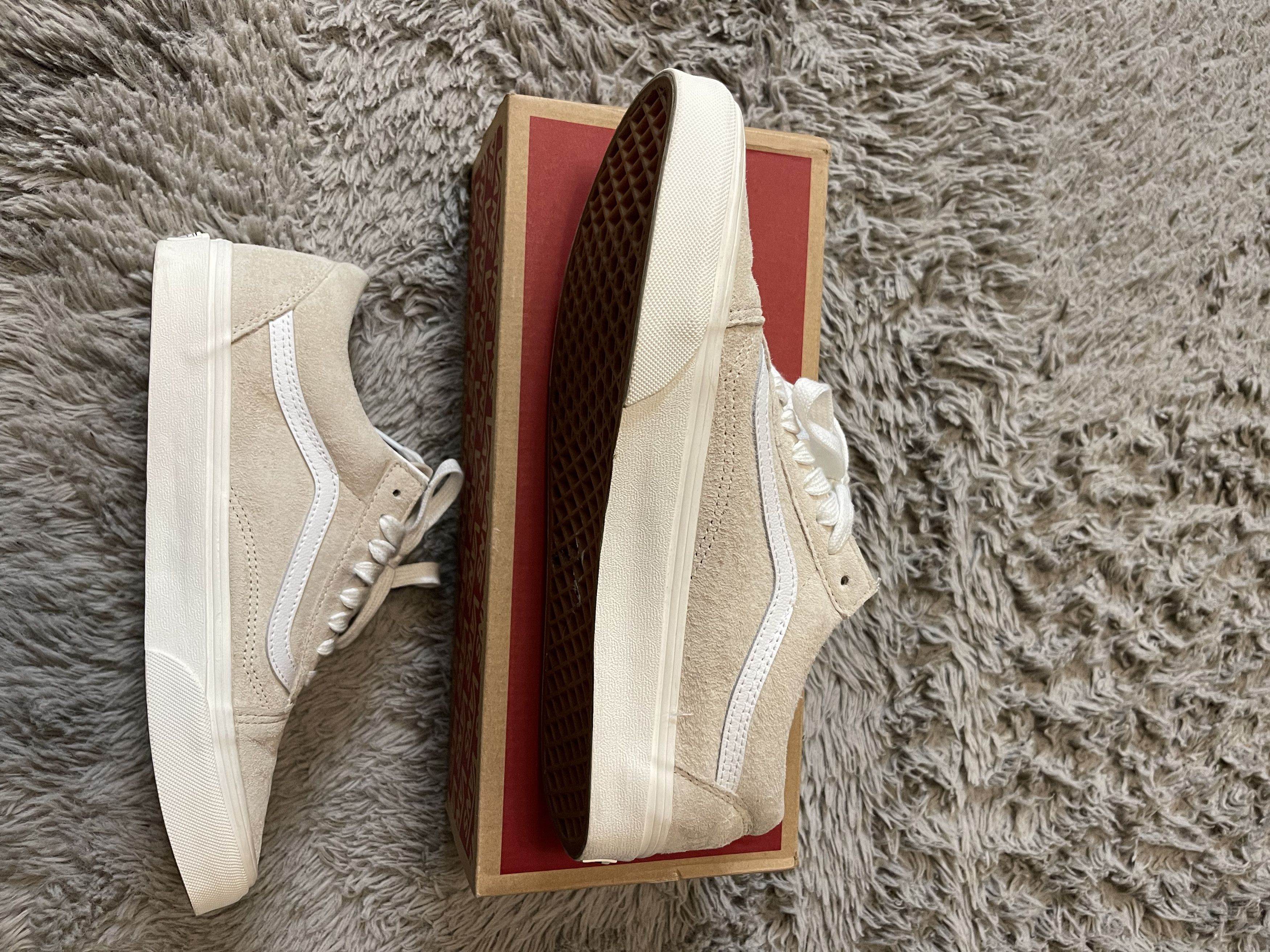Vans Vans Old Skool Pig Suede Oatmeal Size US 10 / EU 43 - 3 Thumbnail