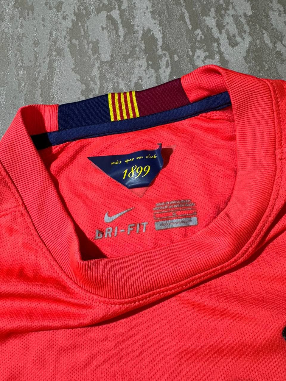 Nike FC BARCELONA 2014/2015 AWAY Adult Size L NIKE shirt jersey Size US L / EU 52-54 / 3 - 10 Thumbnail