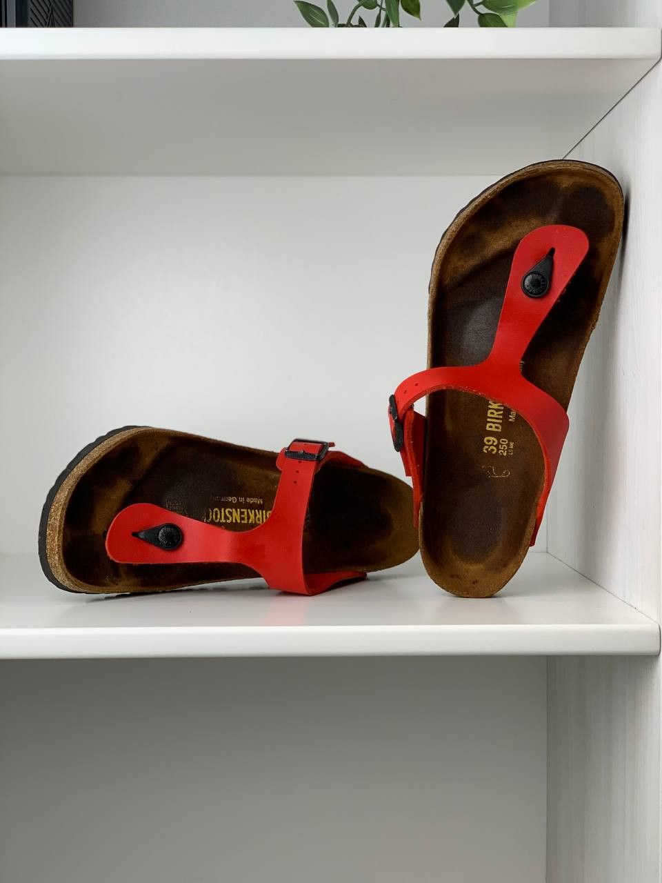 Birkenstock Birkenstock Women Gizeh Old Red Patent Flip Flops Size US 7 / IT 37 - 1 Thumbnail