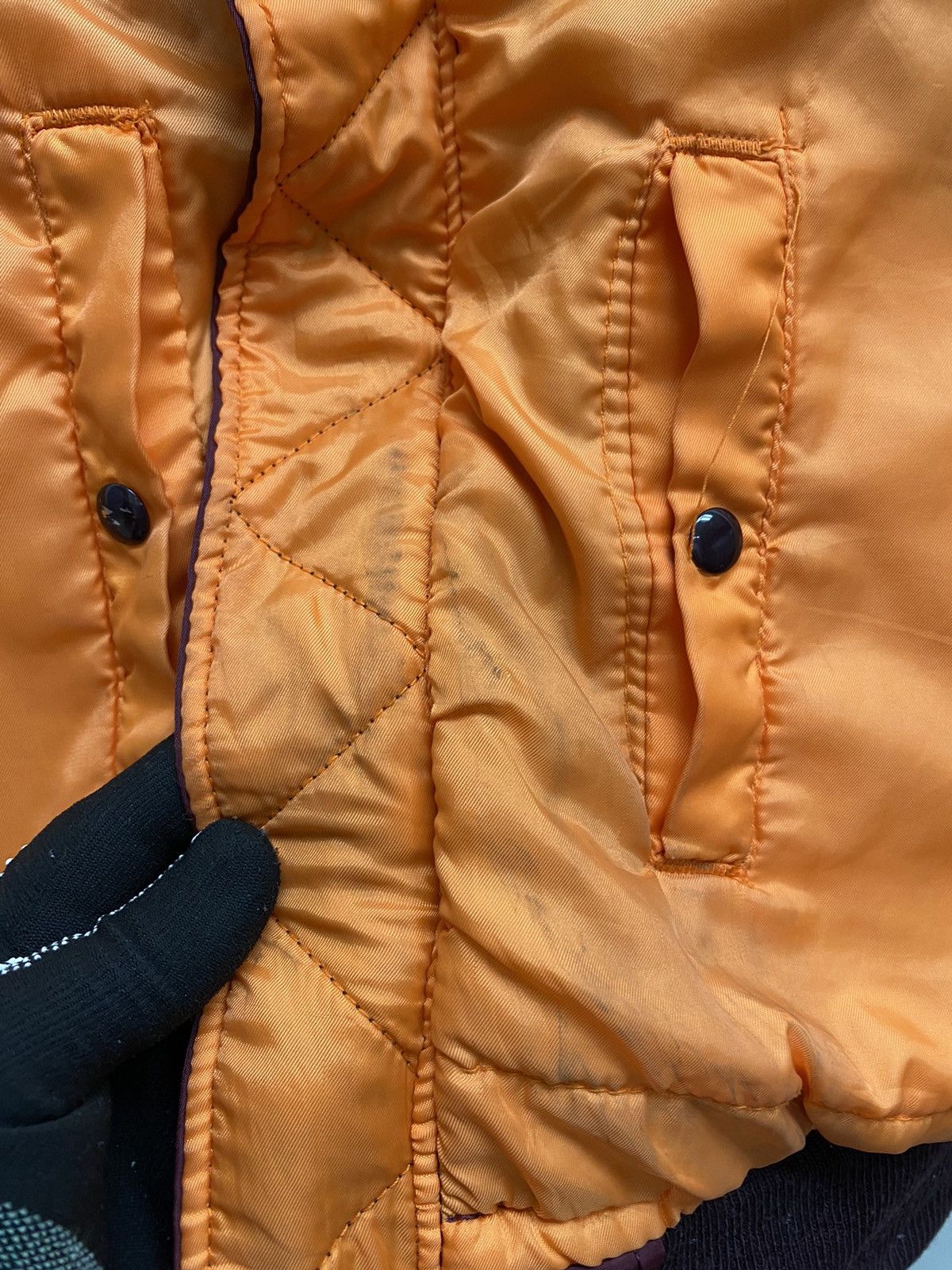 Alpha Industries Rare Vtg Alpha Industries Bomber Jacket Red Calour Size US L / EU 52-54 / 3 - 9 Thumbnail