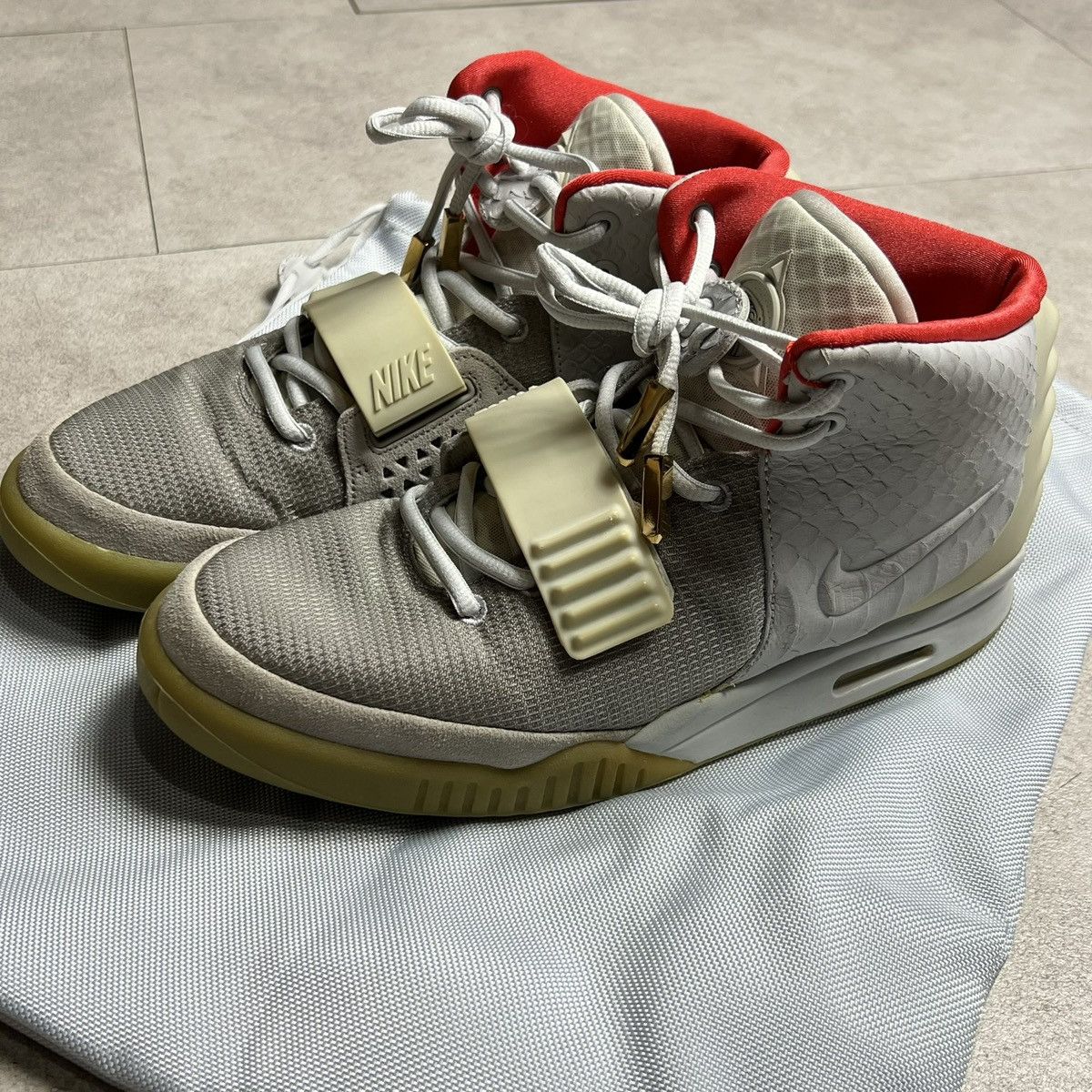 Nike Nike Air Yeezy 2 Pure Platinum Sneaker size 10 Size US 10 / EU 43 - 1 Thumbnail