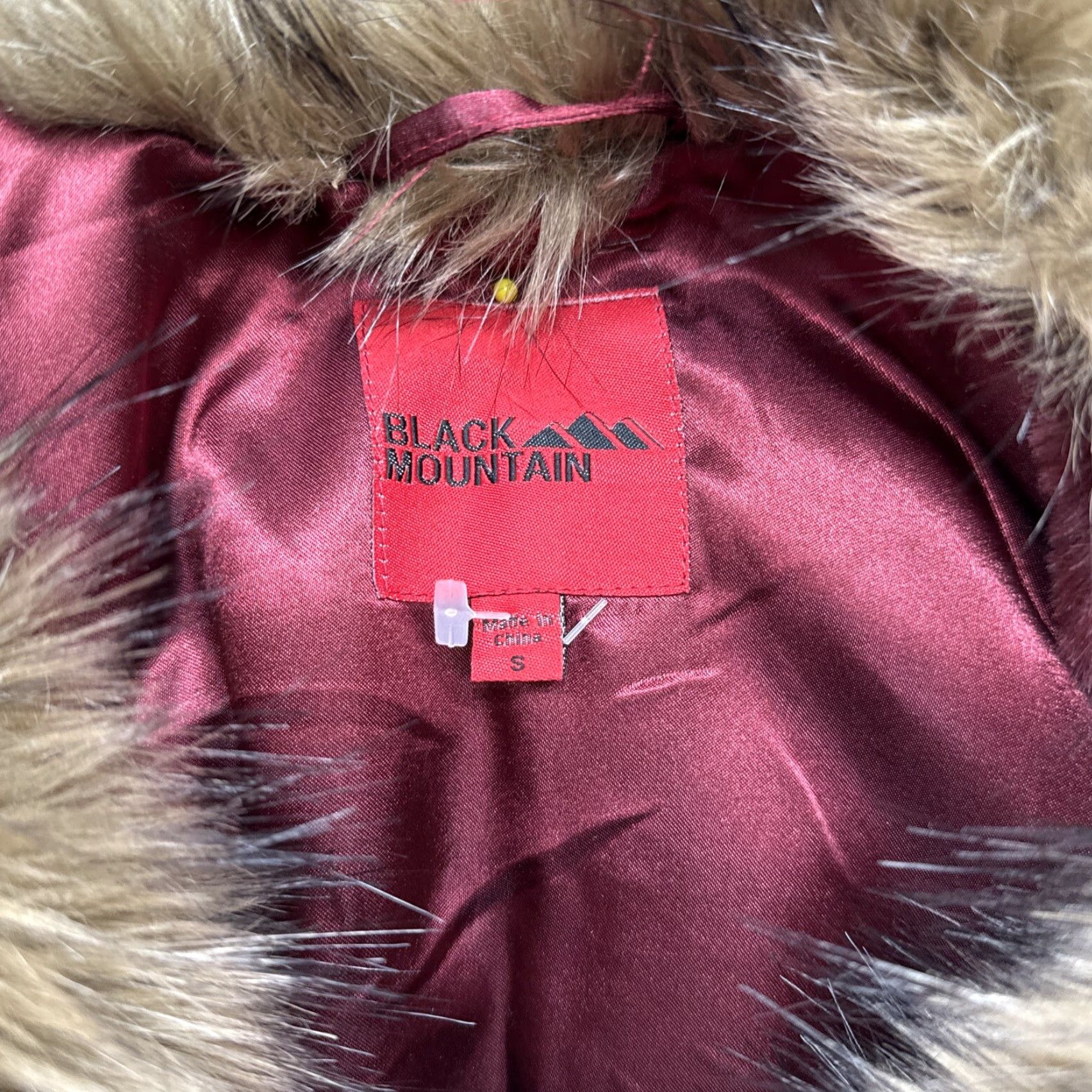 Vintage VINTAGE Black Mountain Vest Shirt Womens Small Black Mountain Faux Fur Trim Full Zip Sleeveless Vest Red Fur Trim New Size S / US 4 / IT 40 - 2 Thumbnail