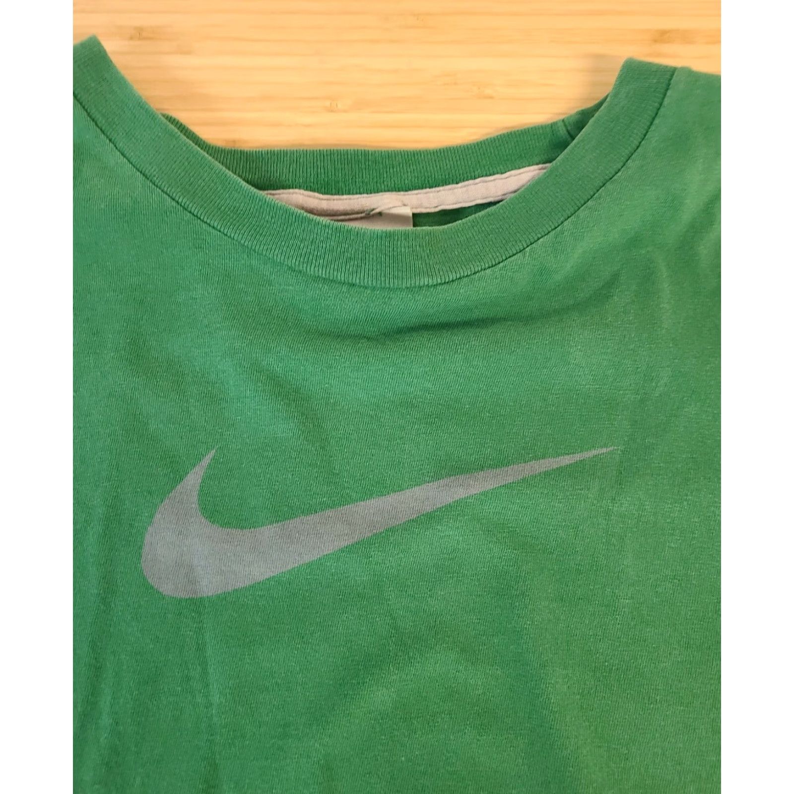 Nike VINTAGE Nike Green Large Shirt Swoosh Logo Silver Tag Y2K T-Shirt Mens Size US L / EU 52-54 / 3 - 3 Thumbnail