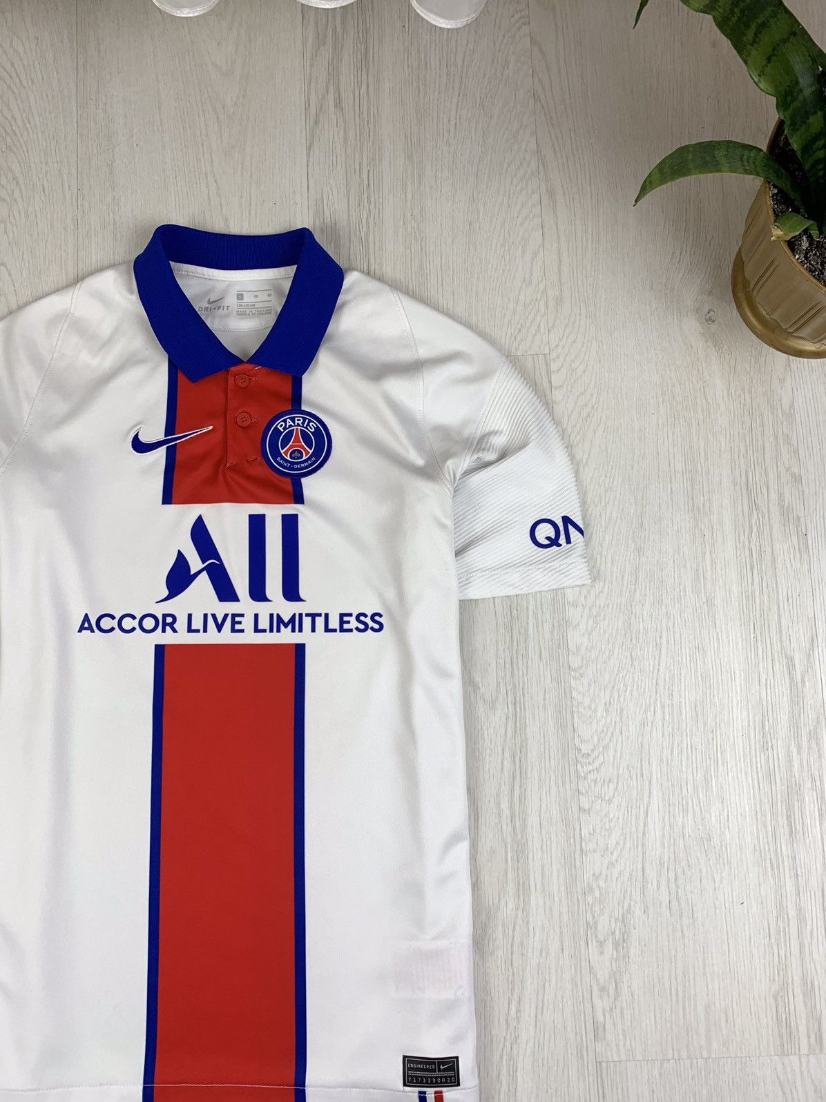Vintage Nike PSG Paris-Saint Germain 2020/21 Away Shirt 13-15 Years Size US XS / EU 42 / 0 - 2 Thumbnail