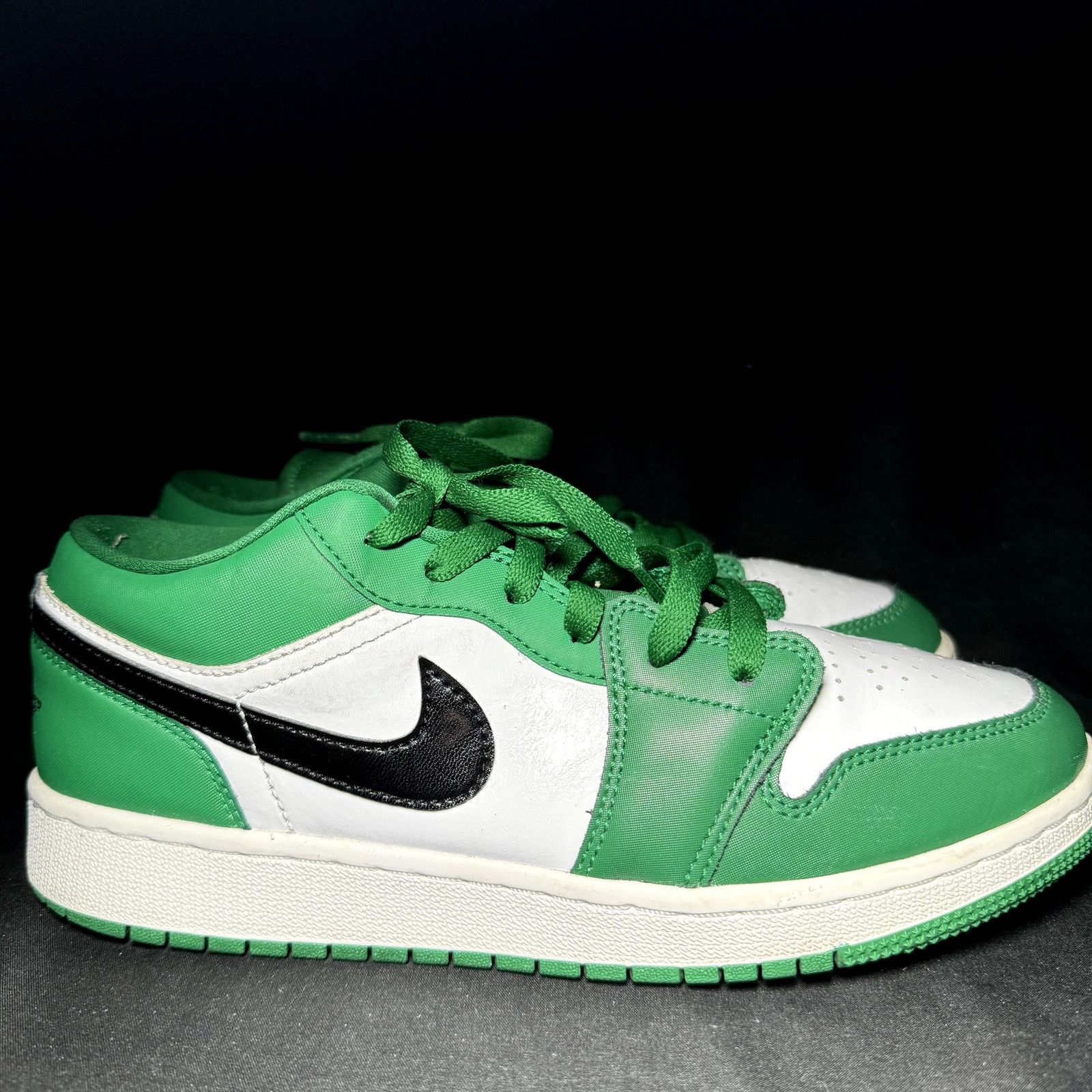 Jordan Brand × Nike Size 7 - Air Jordan 1 Low GS Pine Green 2020 Men's Shoes Size US 7 / EU 40 - 1 Thumbnail