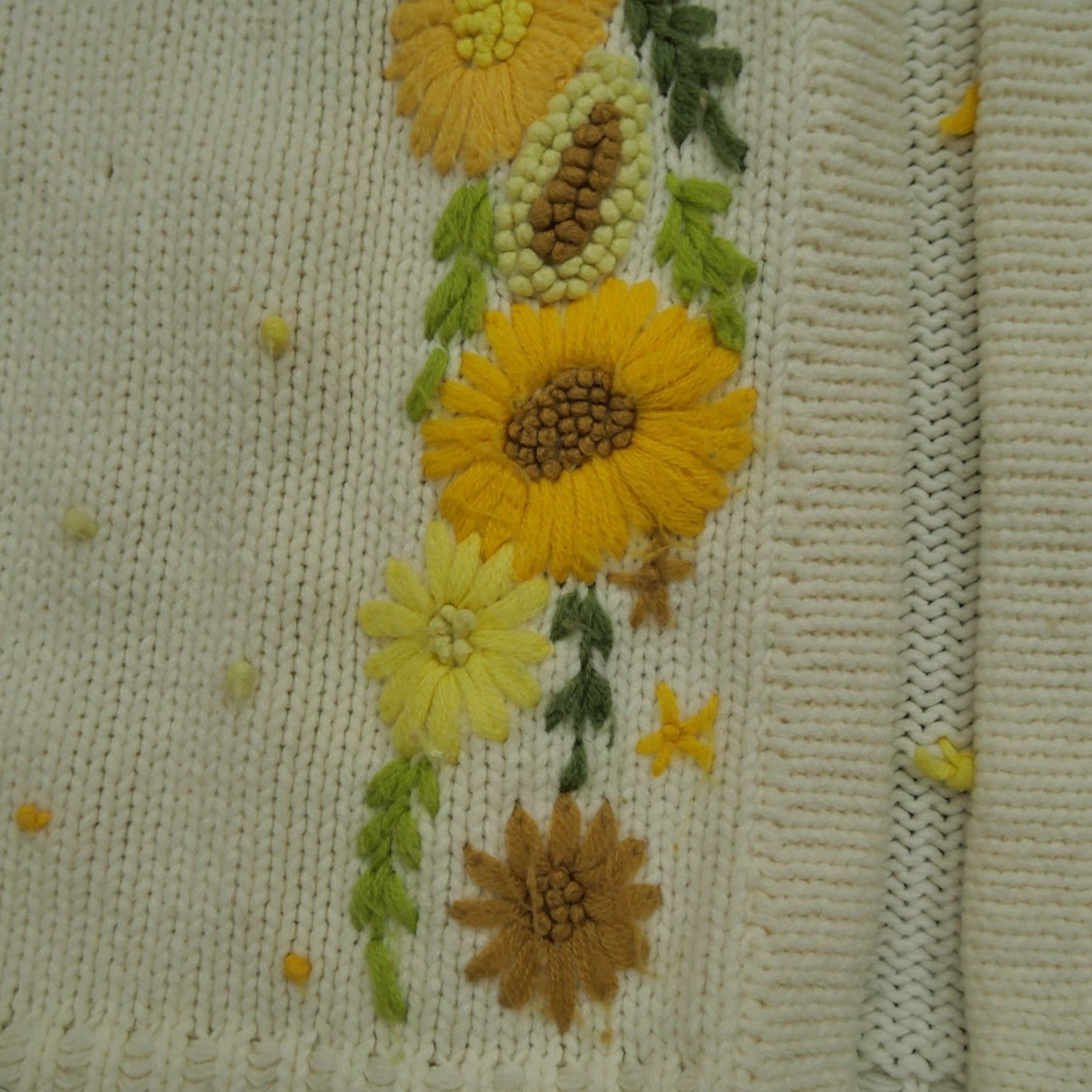 Vintage VINTAGE Flower Cardigan Sweater Womens L Beige Crew Neck Long Sleeve Knit Size L / US 10 / IT 46 - 2 Thumbnail