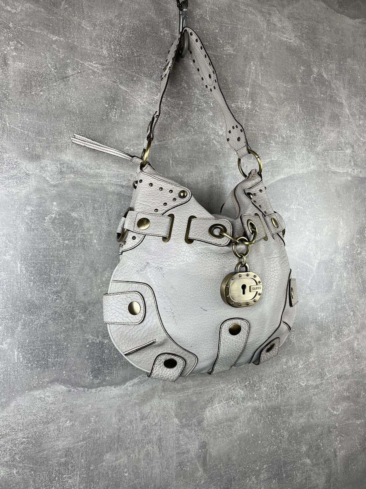00s archive GUESS one shoulderbag studs Vintage Guess Monogram 