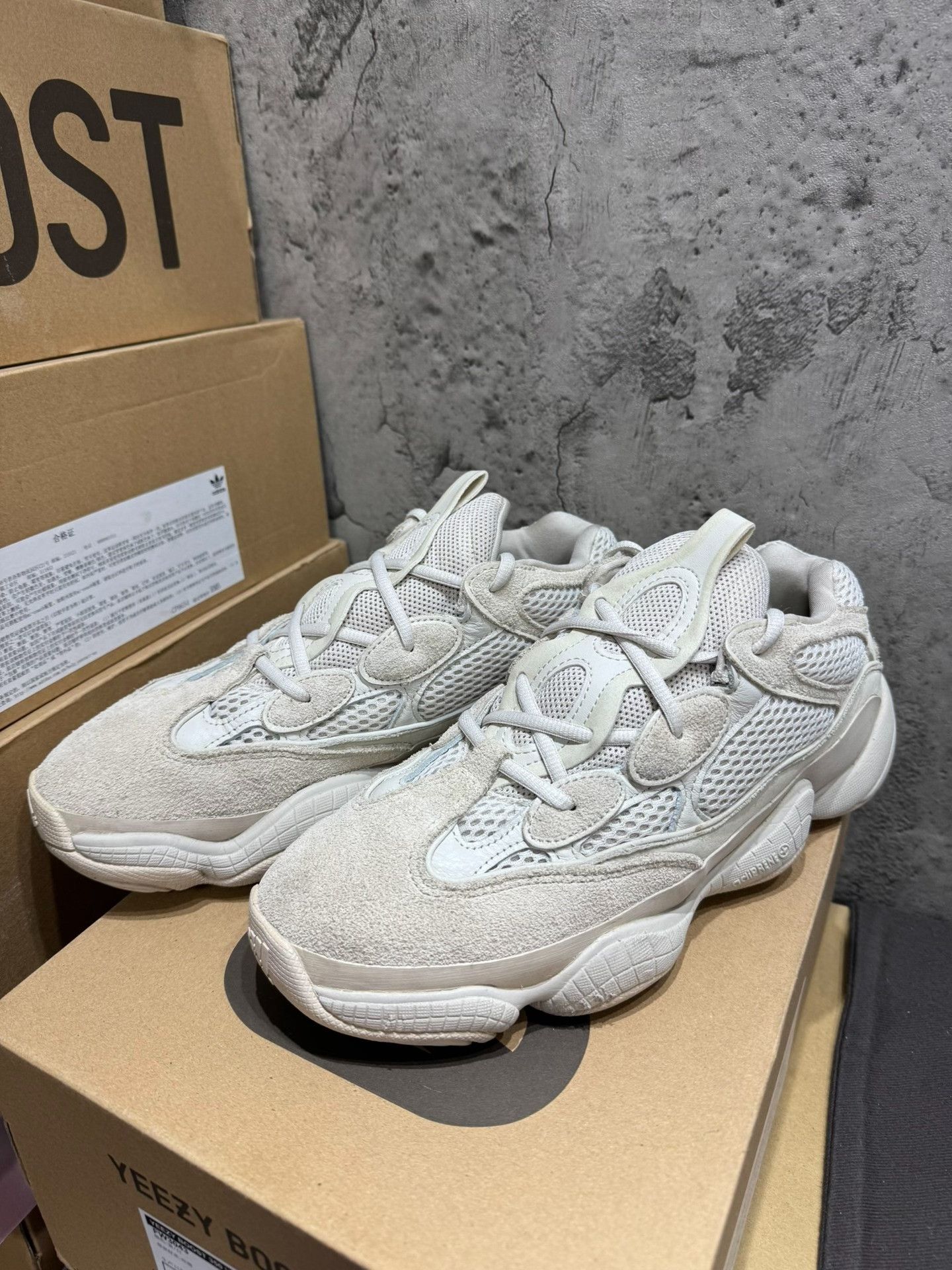 Adidas Adidas YEEZY500 White Lowtop Sneakers 9 Men Size US 9 / EU 42 - 1 Thumbnail