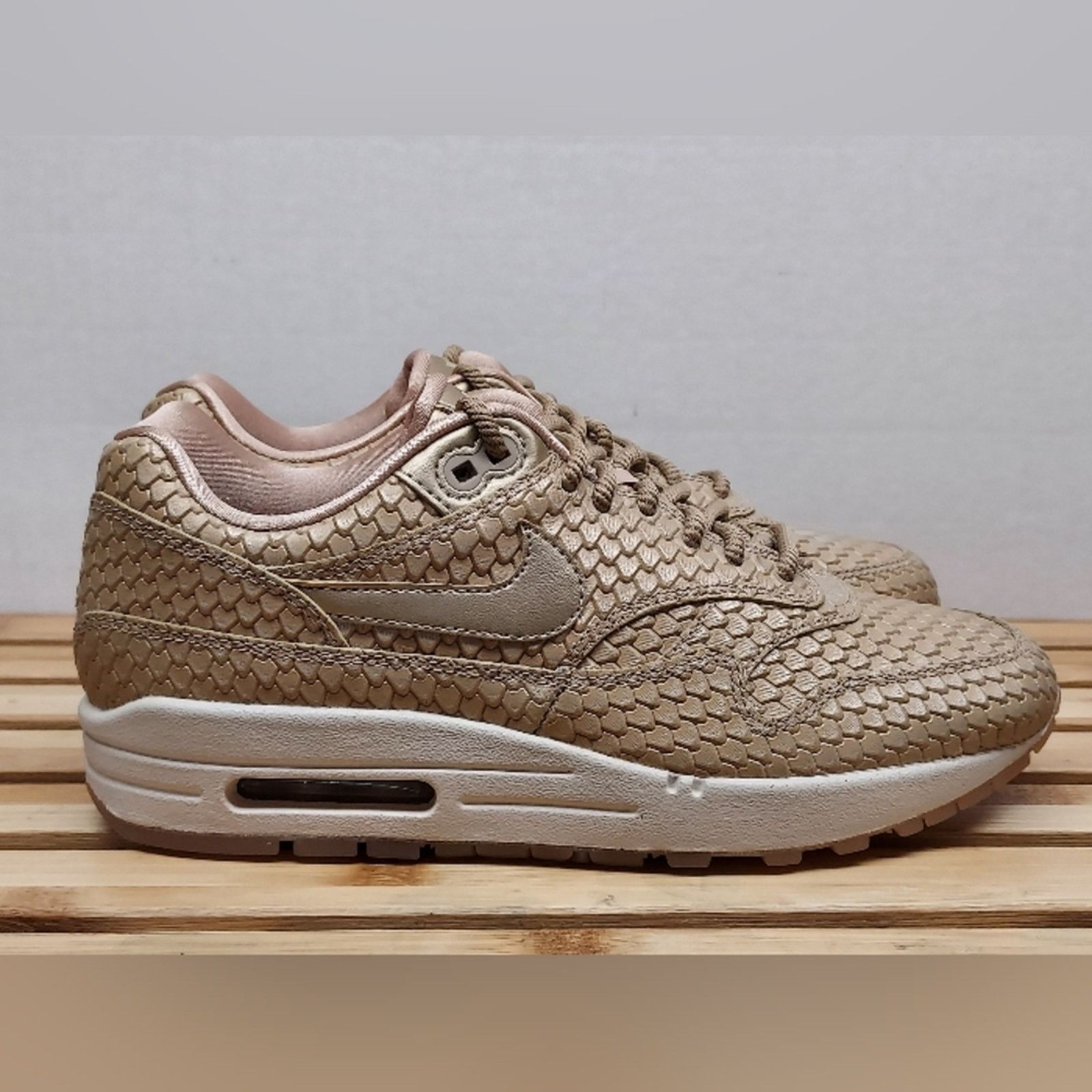Nike Nike Womens Gold Air Max 1 Premium Athletic Shoes Size 7 Size US 7 / IT 37 - 6 Thumbnail