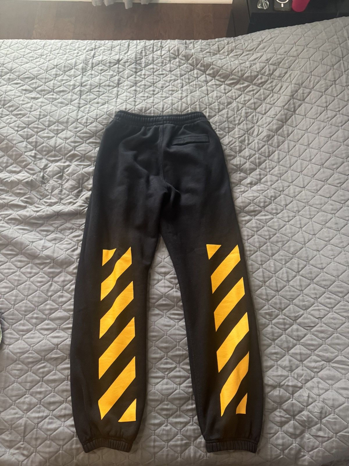 Off-White OFF-WHITE Virgil Abloh Caravaggio Black Sweatpants Size US 26 / EU 42 - 2 Thumbnail