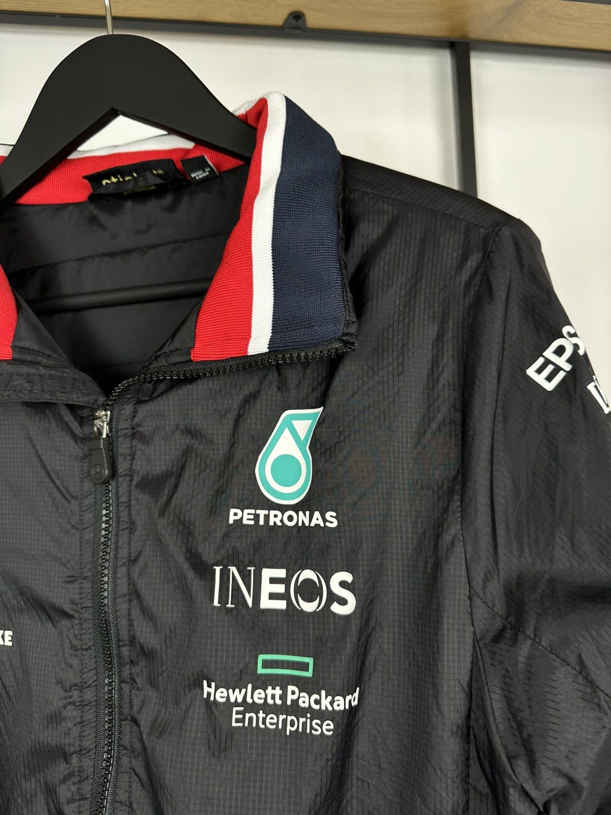 Mercedes-Benz Mercedes AMG Petronas Racing F1 jacket Team Formula 1 Benz S Size US S / EU 44-46 / 1 - 6 Thumbnail