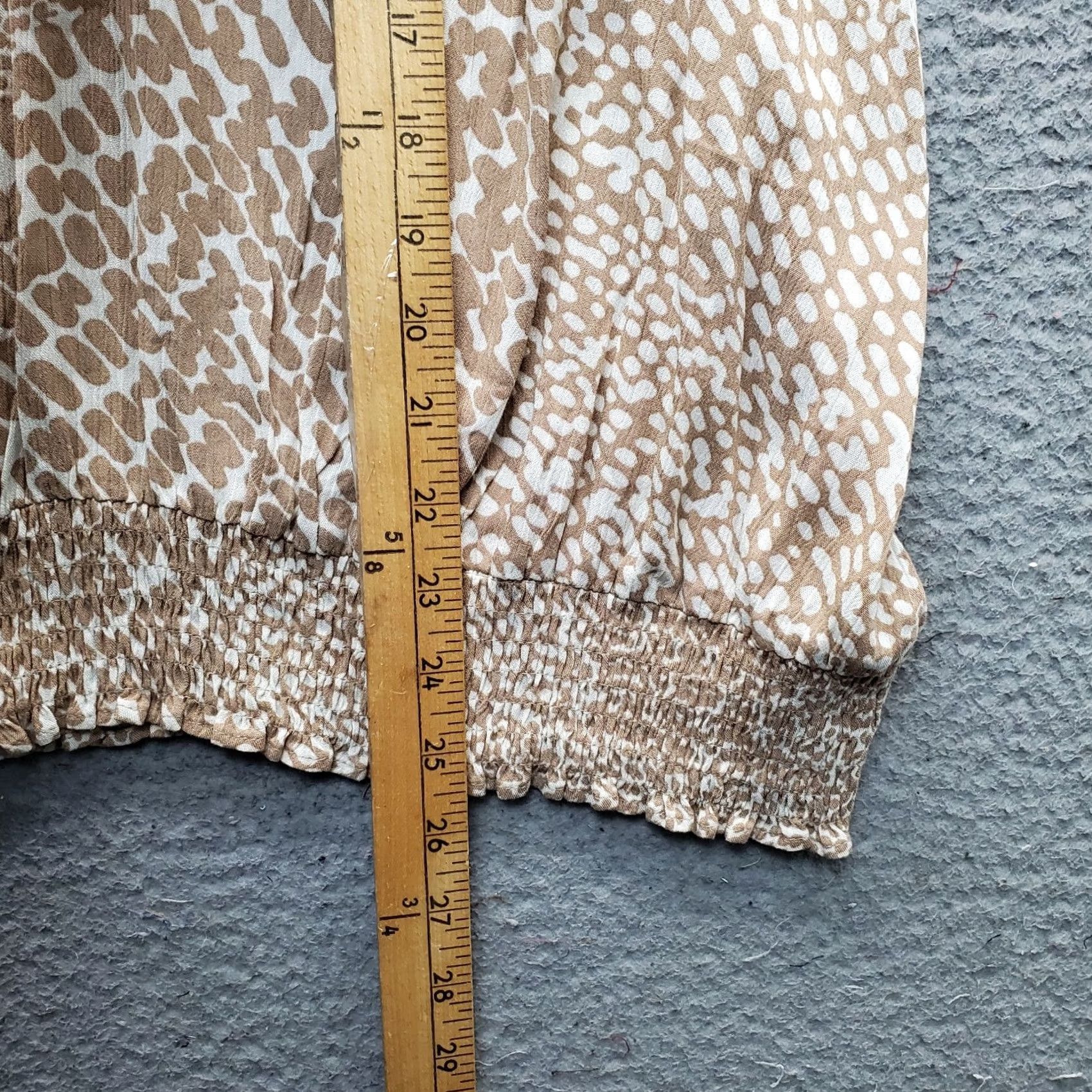 Express Express Blouse Women Size L Multi Animal Print Flutter Sleeve V-Neck Smocked Hem Size L / US 10 / IT 46 - 3 Thumbnail