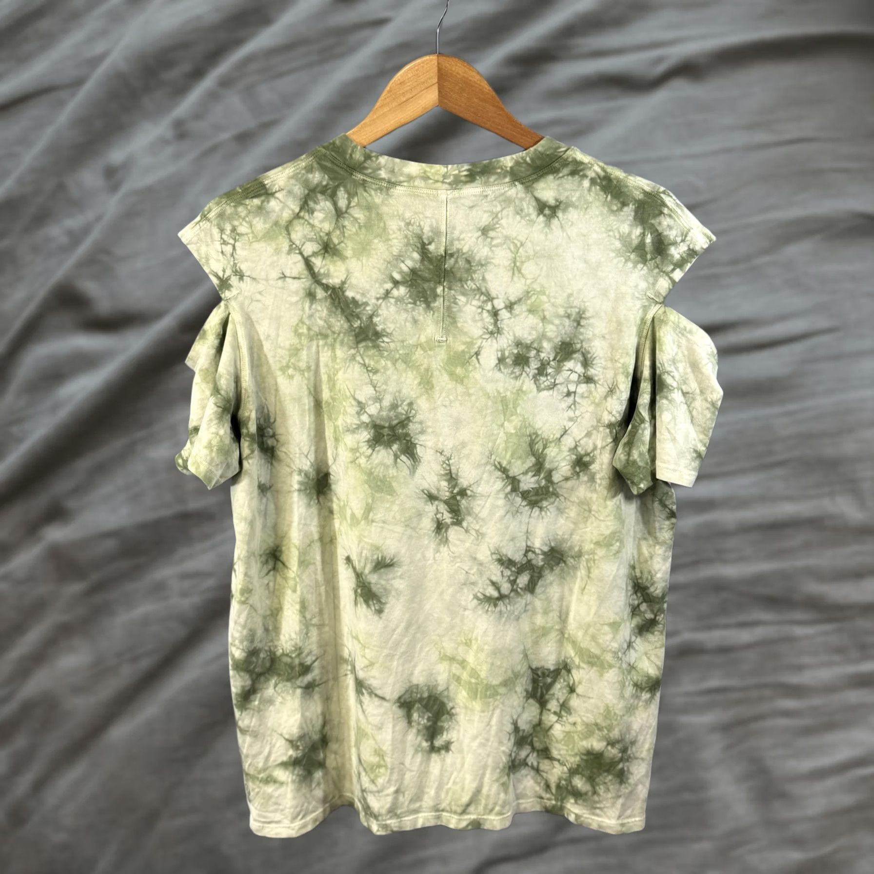 Lululemon Lululemon Shirt Womens 8 Green Tie Dye Ruffle Sleeve Cotton Casual Tee Crewneck Shirt Mens? Size M / US 6-8 / IT 42-44 - 1 Thumbnail