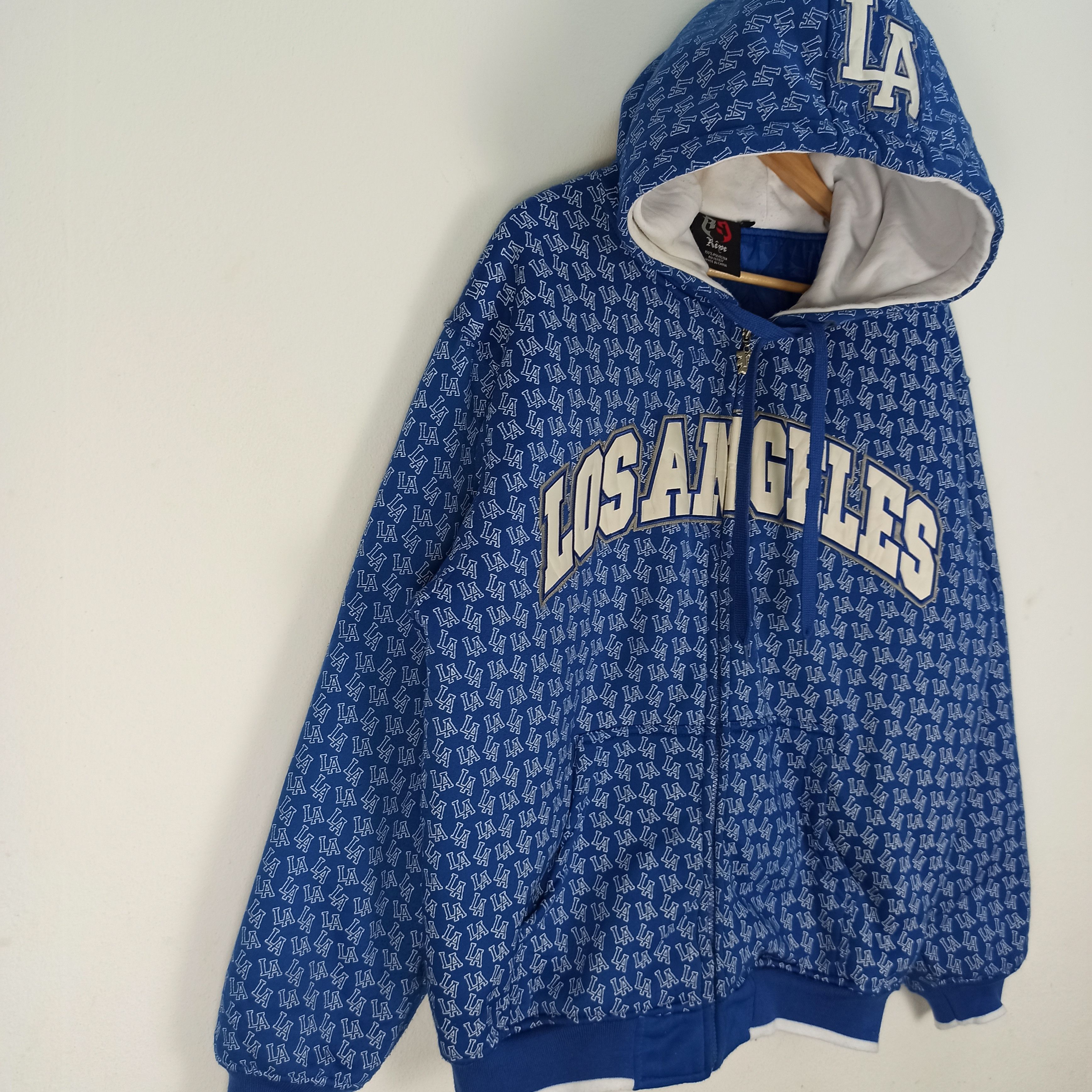 Japanese Brand 🔥Rare🔥 Los Angeles Monogram Big Logo puffer Hoodie style Size US L / EU 52-54 / 3 - 3 Thumbnail