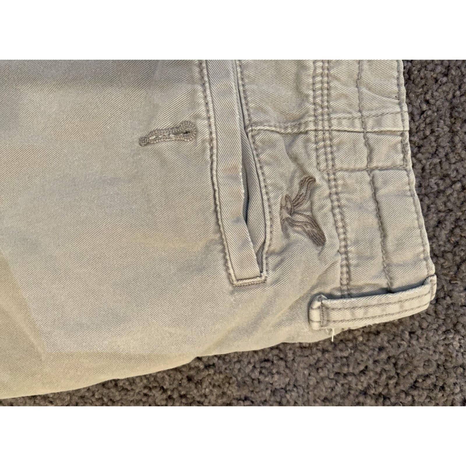 American Eagle Outfitters American Eagle Outfitters Gray Cargo Shorts Mens Size 30 Size US 30 / EU 46 - 2 Thumbnail