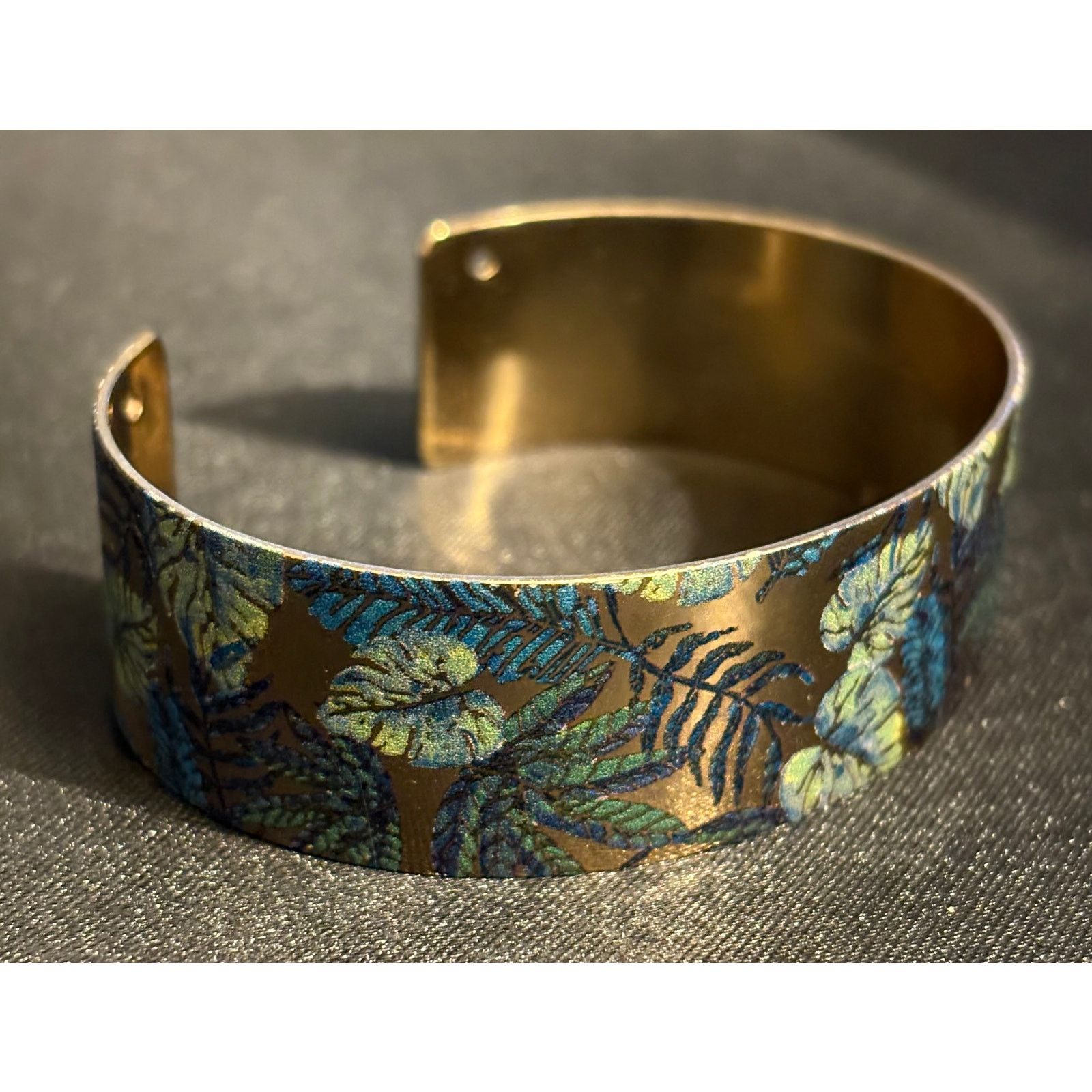 Other Vintage Gold Tone Tropical Leaf Cuff Bracelet Size 7 Size ONE SIZE - 1 Thumbnail