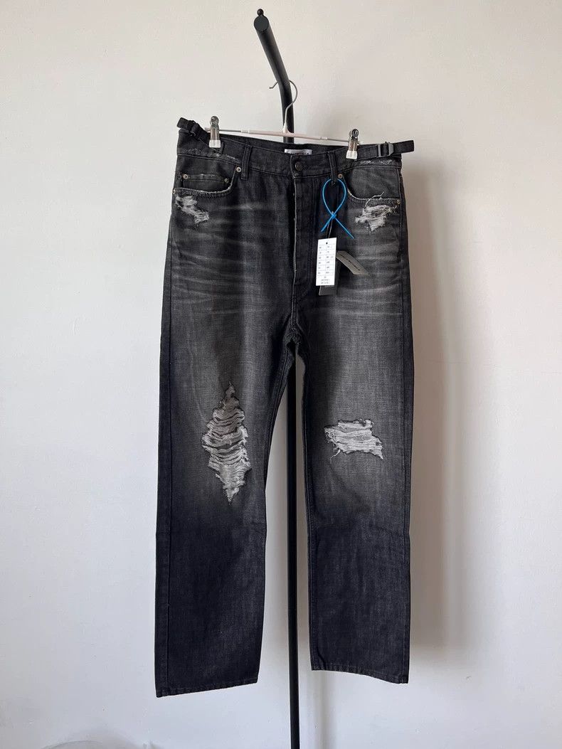 Balenciaga Balenciaga size S Red Carpet Show Tear Effect Old Fit Jeans Size US 27 - 1 Thumbnail